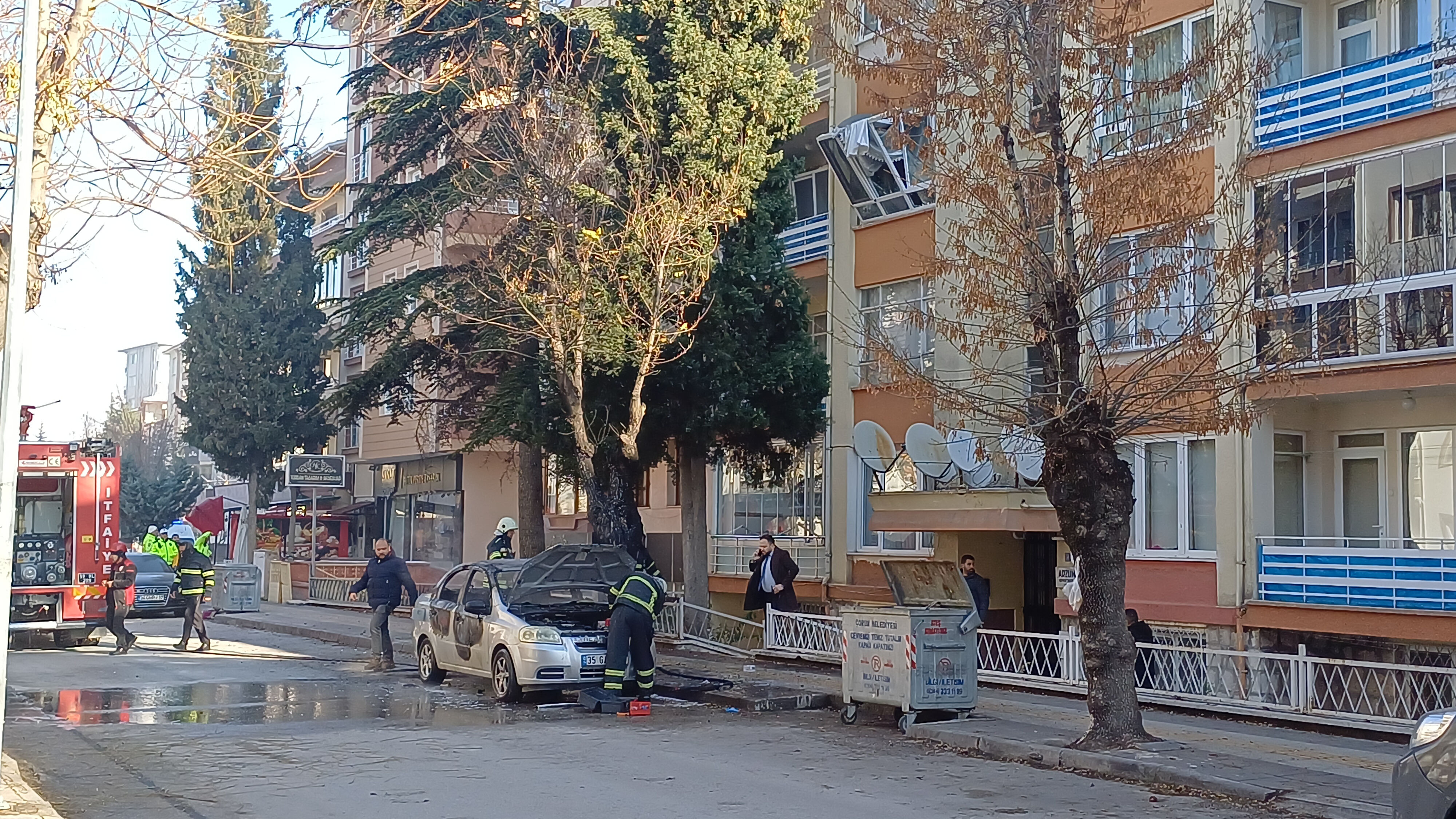 Üç ay sonra yeniden denedi! Aracını ve evini ateşe verip intihar etti - 1. Resim