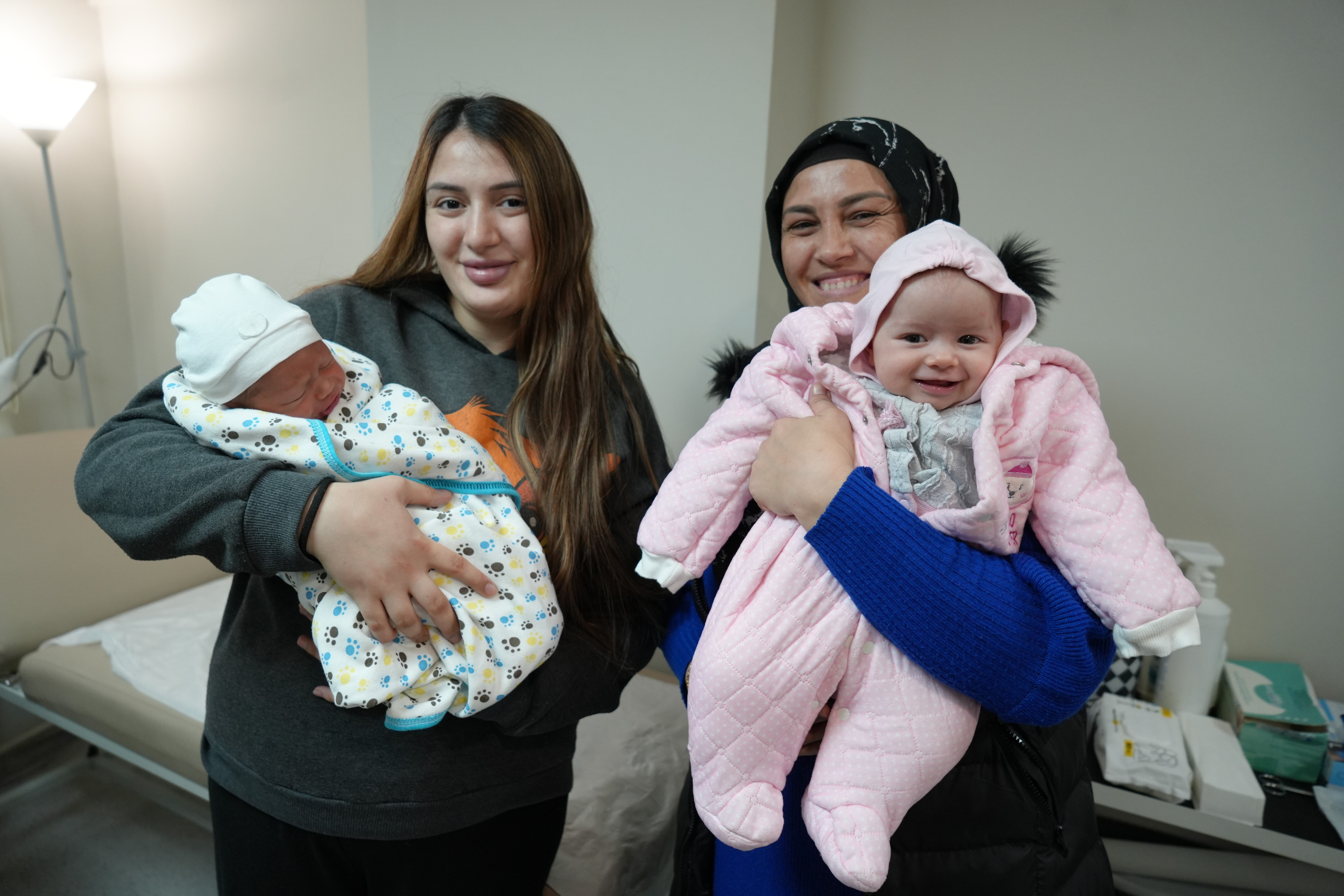 Doktoru bile şaşırttı! ''Farklı duyguları aynı anda tattık'' Doktoru bile şaşırttı! ''Farklı duyguları aynı anda tattık'' - 1. Resim