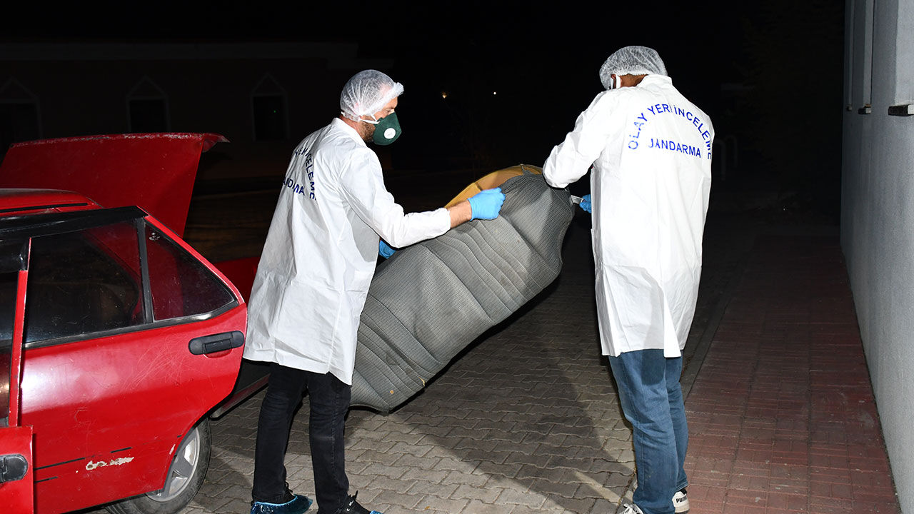 Narin Güran cinayetinde yeni görüntüler ortaya çıktı! İtirafçı Nevzat Bahtiyar'ın aracı didik didik edildi - 3. Resim