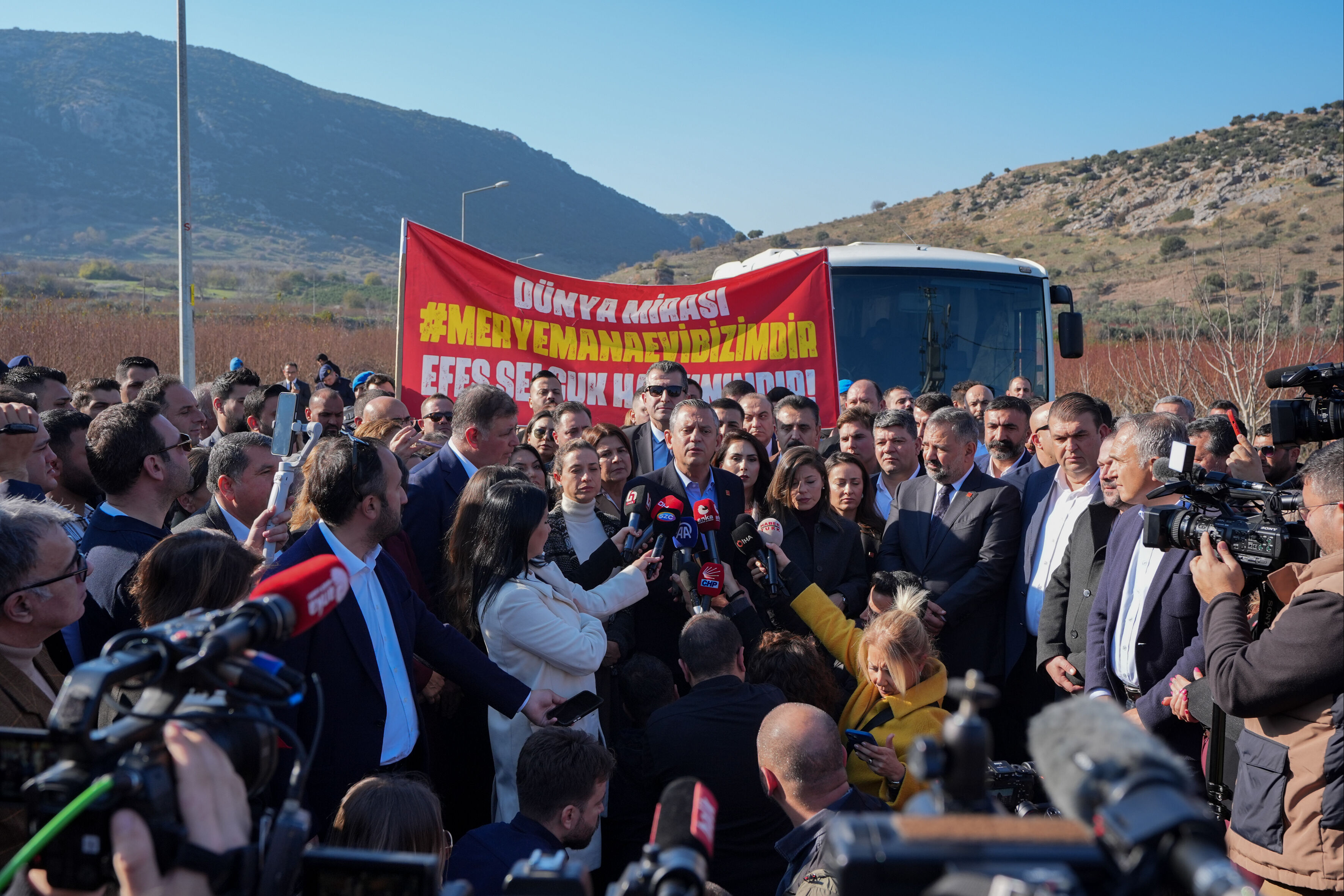 Özgür Özel'den otopark tepkisi: 