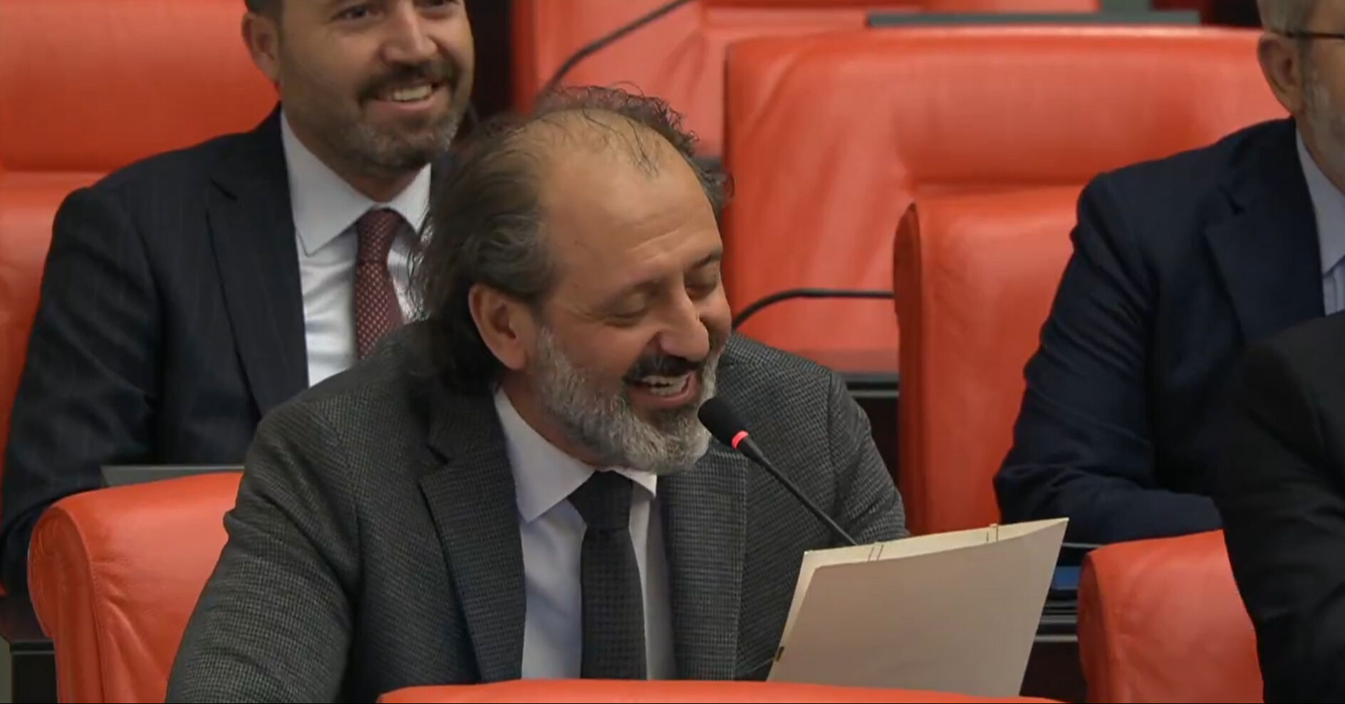 Yücel Arzen'den Suavi'ye 'Çav Villa'lı gönderme! Sözde çevrecilere atıfta bulundu - 2. Resim