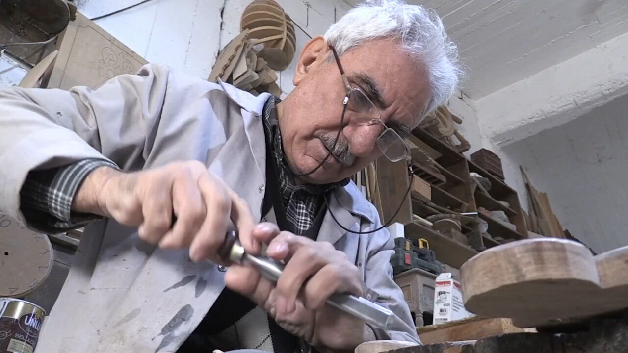 Ahşabı inci gibi işliyor! Oymacılığı yaşatan Osman Nergiz: Mezara kadar burada olacağım - 3. Resim