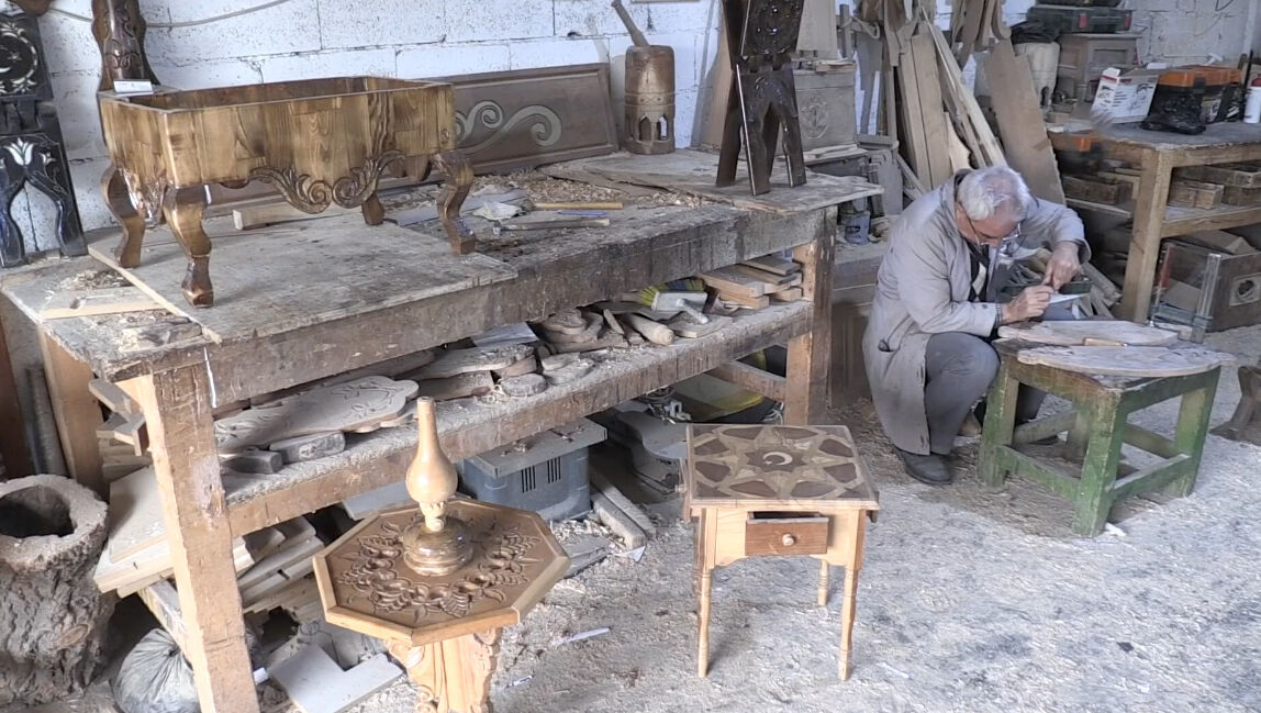 Ahşabı inci gibi işliyor! Oymacılığı yaşatan Osman Nergiz: Mezara kadar burada olacağım - 2. Resim