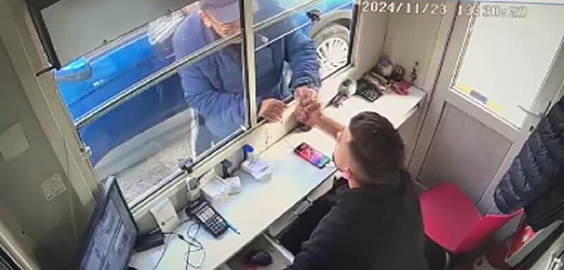 Avm otoparkında ücret kavgası! Yumruklar havada uçuştu Avm otoparkında ücret kavgası! Yumruklar havada uçuştu - 1. Resim