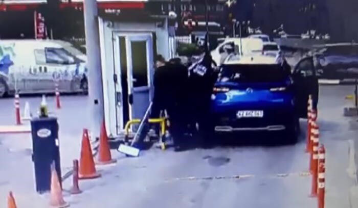 Avm otoparkında ücret kavgası! Yumruklar havada uçuştu Avm otoparkında ücret kavgası! Yumruklar havada uçuştu - 2. Resim