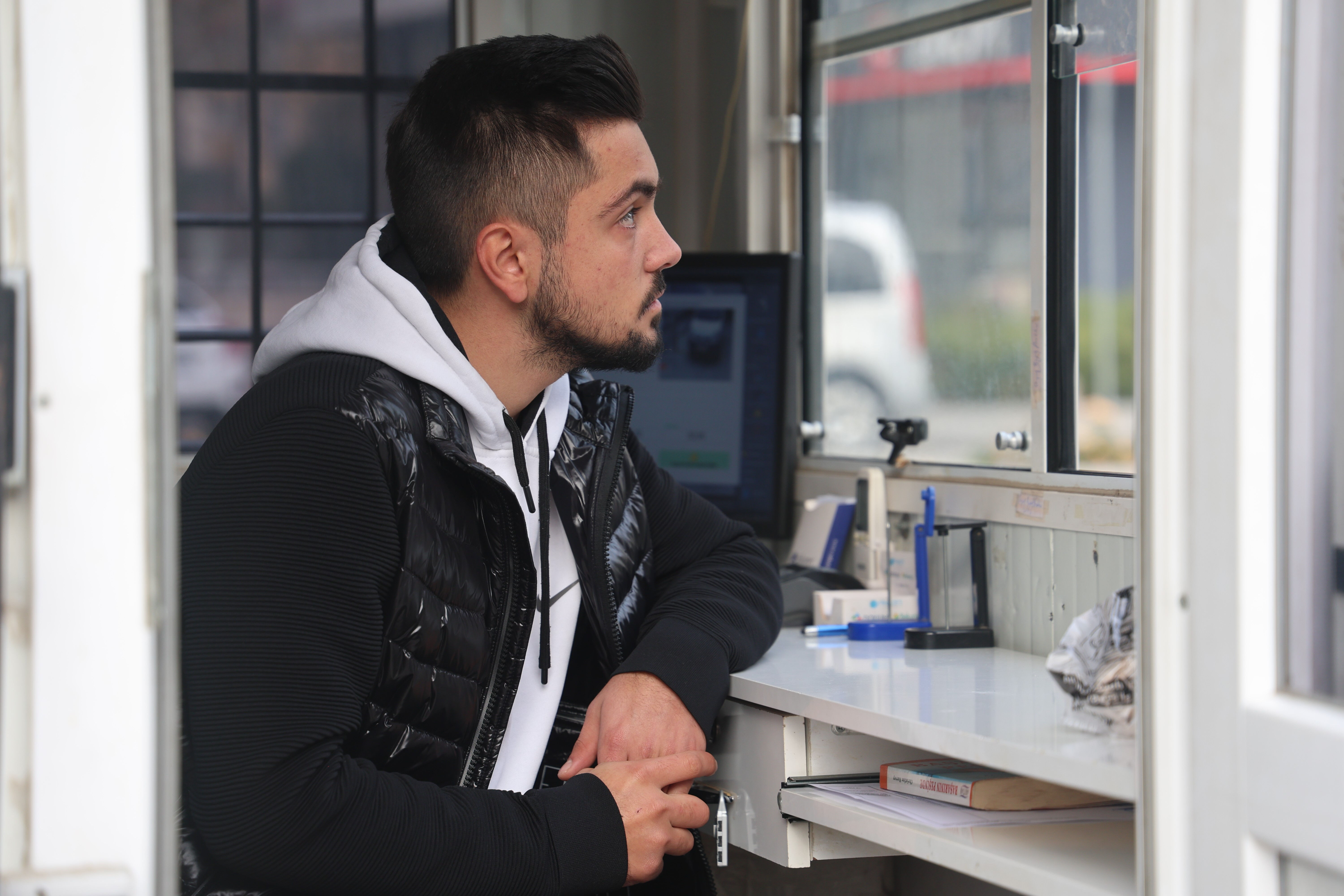 Avm otoparkında ücret kavgası! Yumruklar havada uçuştu Avm otoparkında ücret kavgası! Yumruklar havada uçuştu - 4. Resim