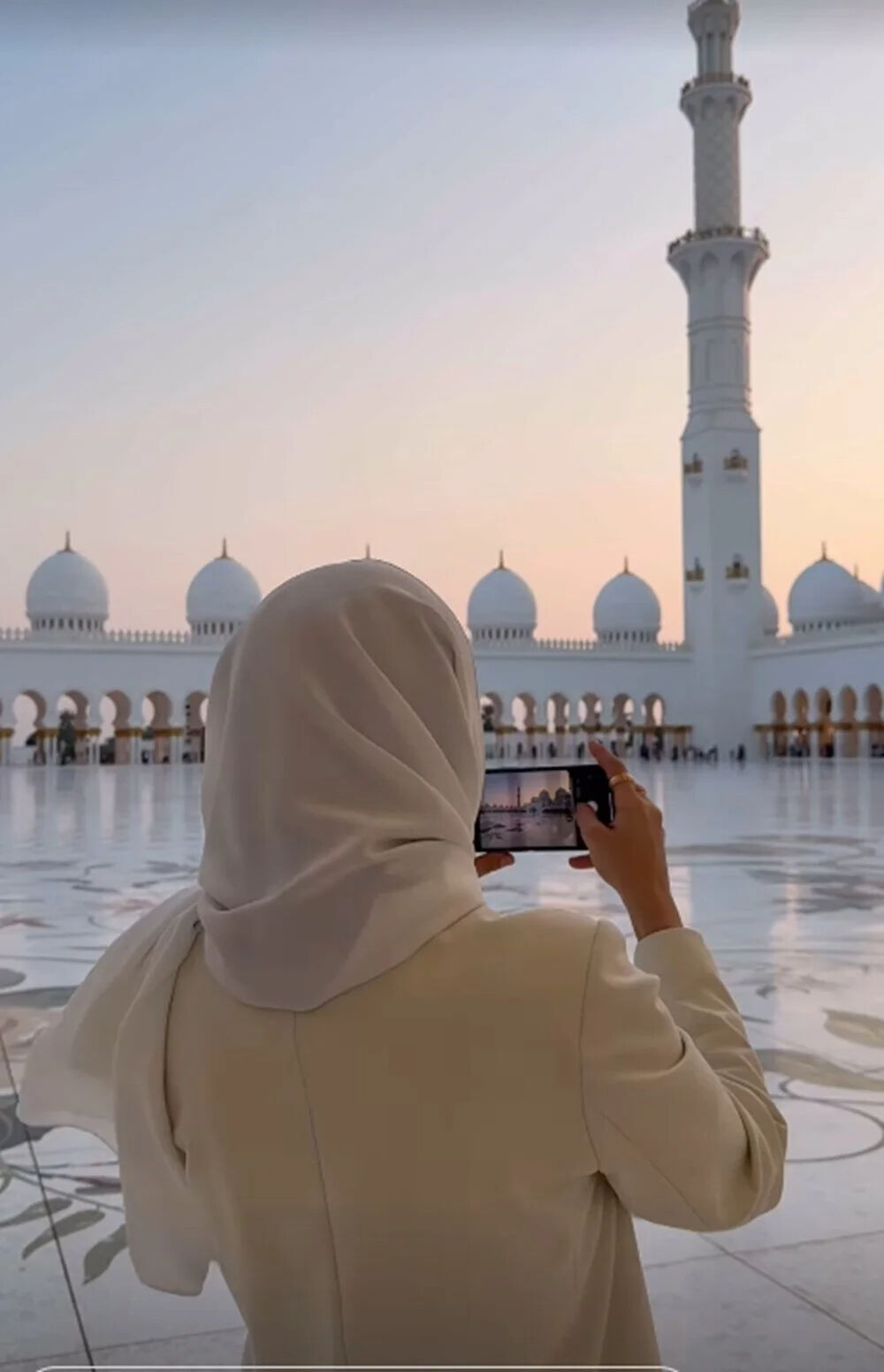 Ayça Ayşin Turan başörtülü pozunu paylaştı! Cami paylaşımı gündem oldu Ayça Ayşin Turan başörtülü pozunu paylaştı! Cami paylaşımı gündem oldu - 3. Resim