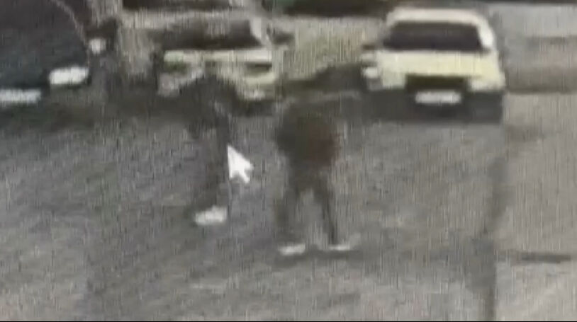 Bayrampaşa'da uzun namlulu silahla ateş açtı! Korku dolu anlar güvenlik kamerasında - 1. Resim