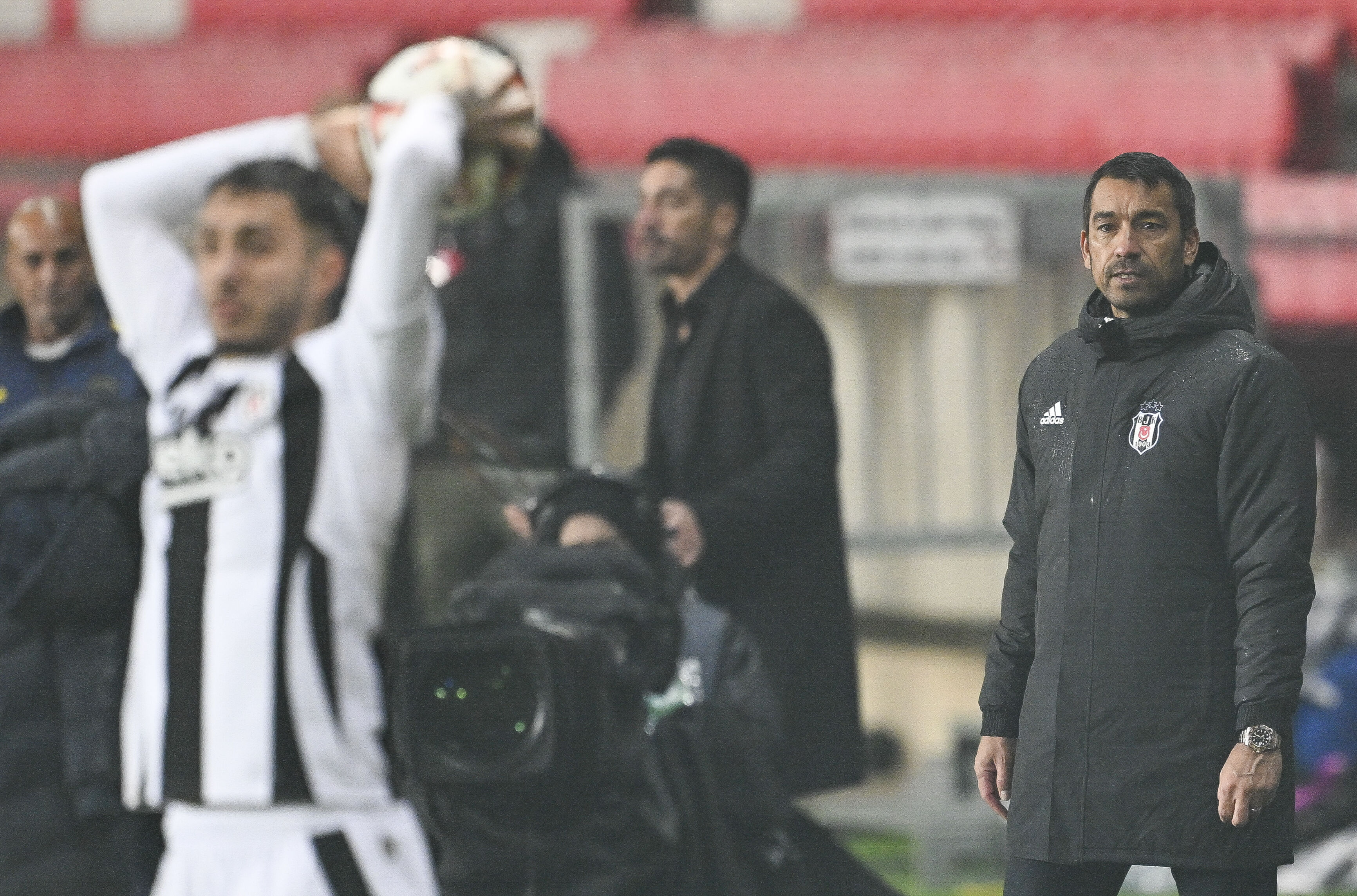 Beşiktaş'ta Giovanni van Bronckhorst ile yollar ayrılıyor! Gio'nun yerine ilk aday kim? - 2. Resim