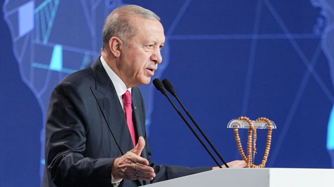 Cumhurbaşkanı Erdoğan'dan sözünü kesen gence sert tepki: Siyonistlerin ağzı dili olma - 1. Resim