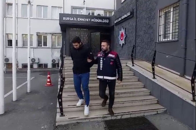 Film sahnelerini aratmayan olay! Maskeli sahte polisin emeklileri dolandırma şekli pes dedirtti - 1. Resim