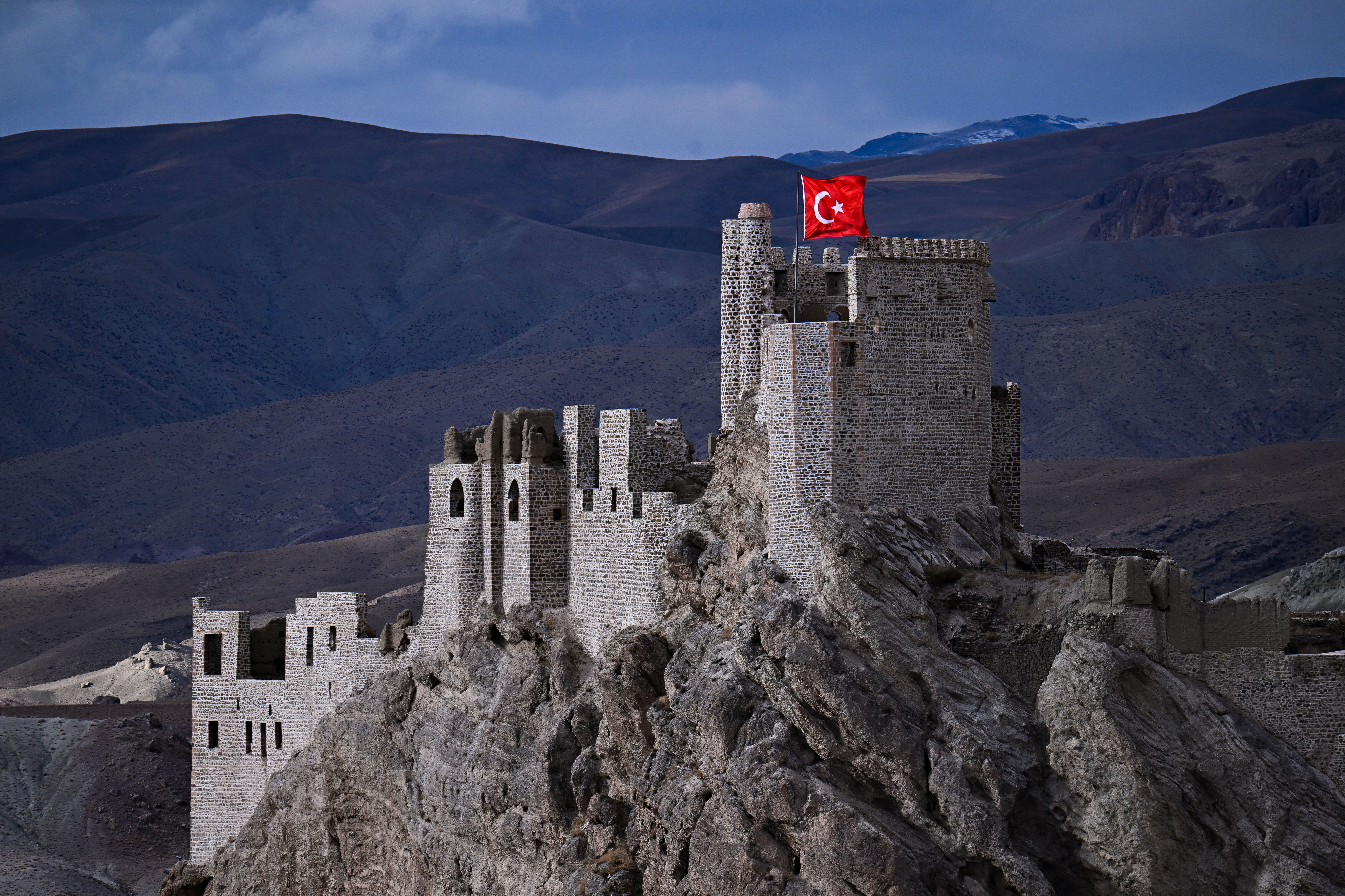 Hoşap Kalesi hazır! Dünyadaki sayılı kaleler arasında sayılıyor Hoşap Kalesi hazır! Dünyadaki sayılı kaleler arasında sayılıyor - 2. Resim