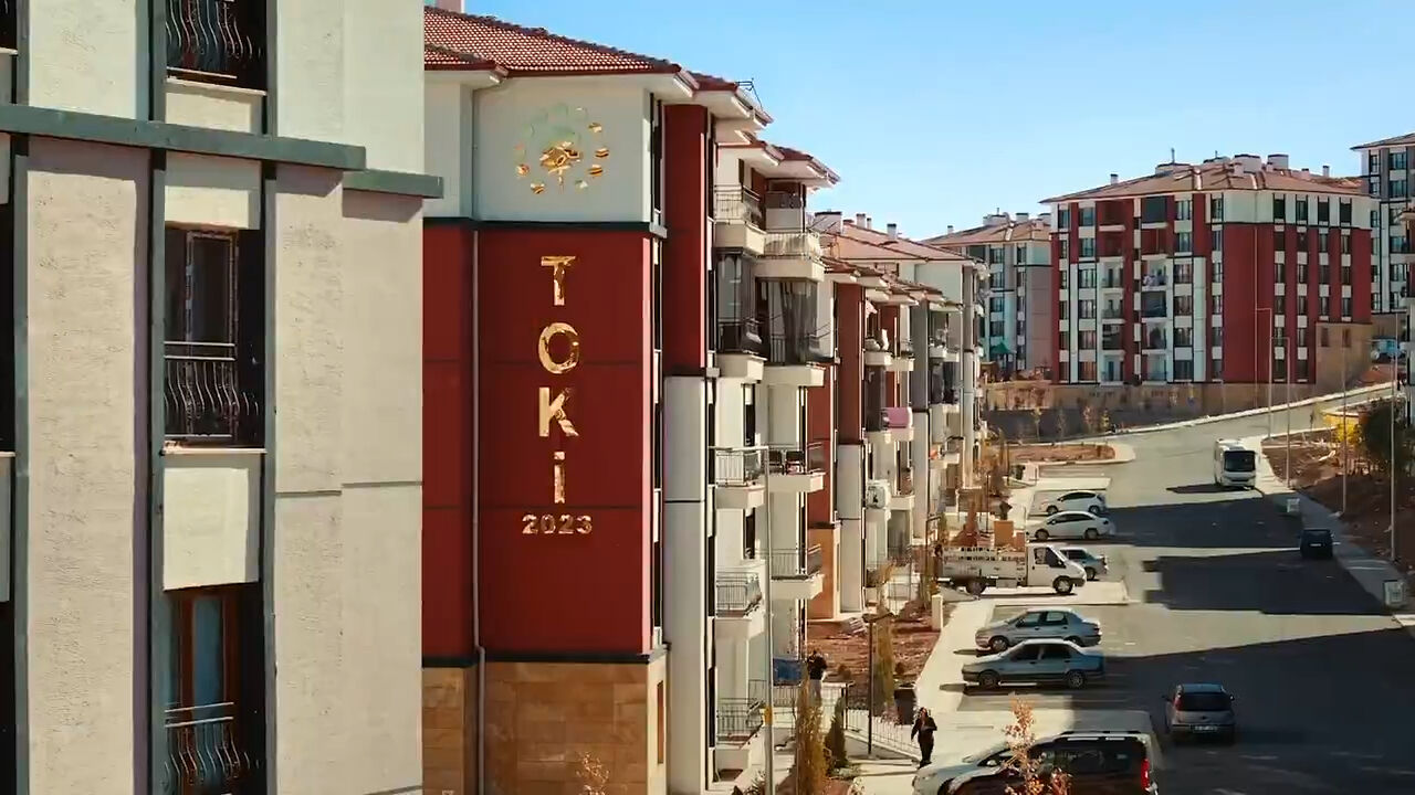 Kahramanmaraş'ta hazırlanan deprem konutlarının anahtarları Cumhurbaşkanı Erdoğan'ın katılımıyla ailelere teslim edecek - 2. Resim