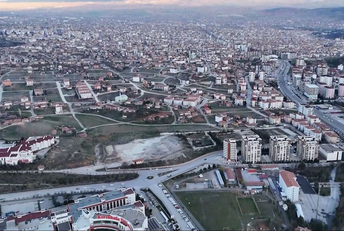 Kırıkkale'de şehri izleyen zabıta ekipleri yere çöp ve izmarit atanlara ceza yağdırdı Kırıkkale'de şehri izleyen zabıta ekipleri yere çöp ve izmarit atanlara ceza yağdırdı - 1. Resim