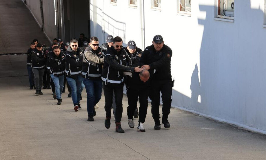 Sahte dolar krizinin sıçradığı illerde operasyon büyüyor! Bir çete çökertildi Sahte dolar krizinin sıçradığı illerde operasyon büyüyor! Bir çete çökertildi - 1. Resim