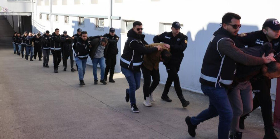 Sahte dolar krizinin sıçradığı illerde operasyon büyüyor! Bir çete çökertildi Sahte dolar krizinin sıçradığı illerde operasyon büyüyor! Bir çete çökertildi - 4. Resim