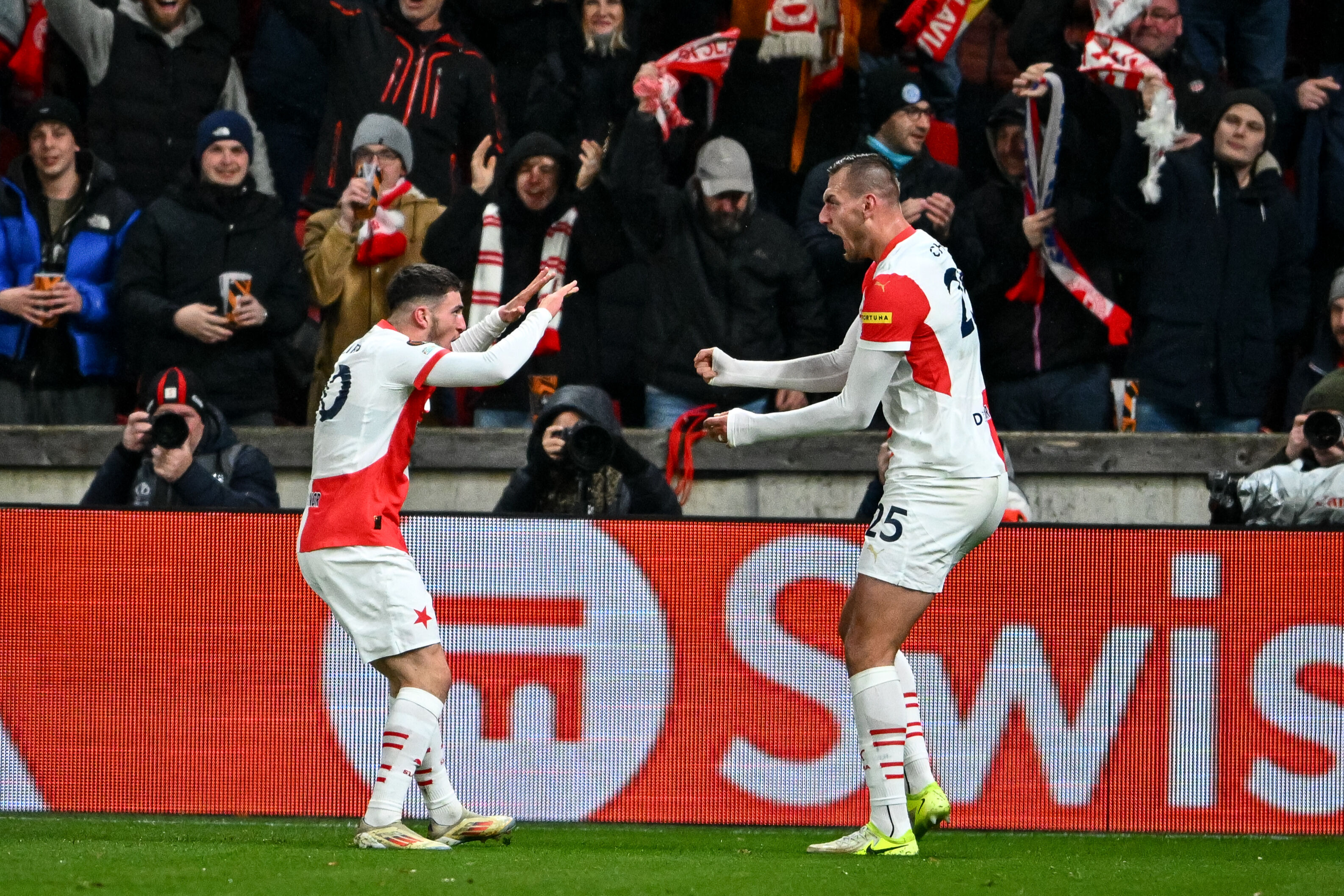 Fenerbahçe Avrupa'da Zaferle Döndü! Son dakika golüyle kazanmasını bildi Slavia Prag - Fenerbahçe | Canlı Anlatım - 2. Resim