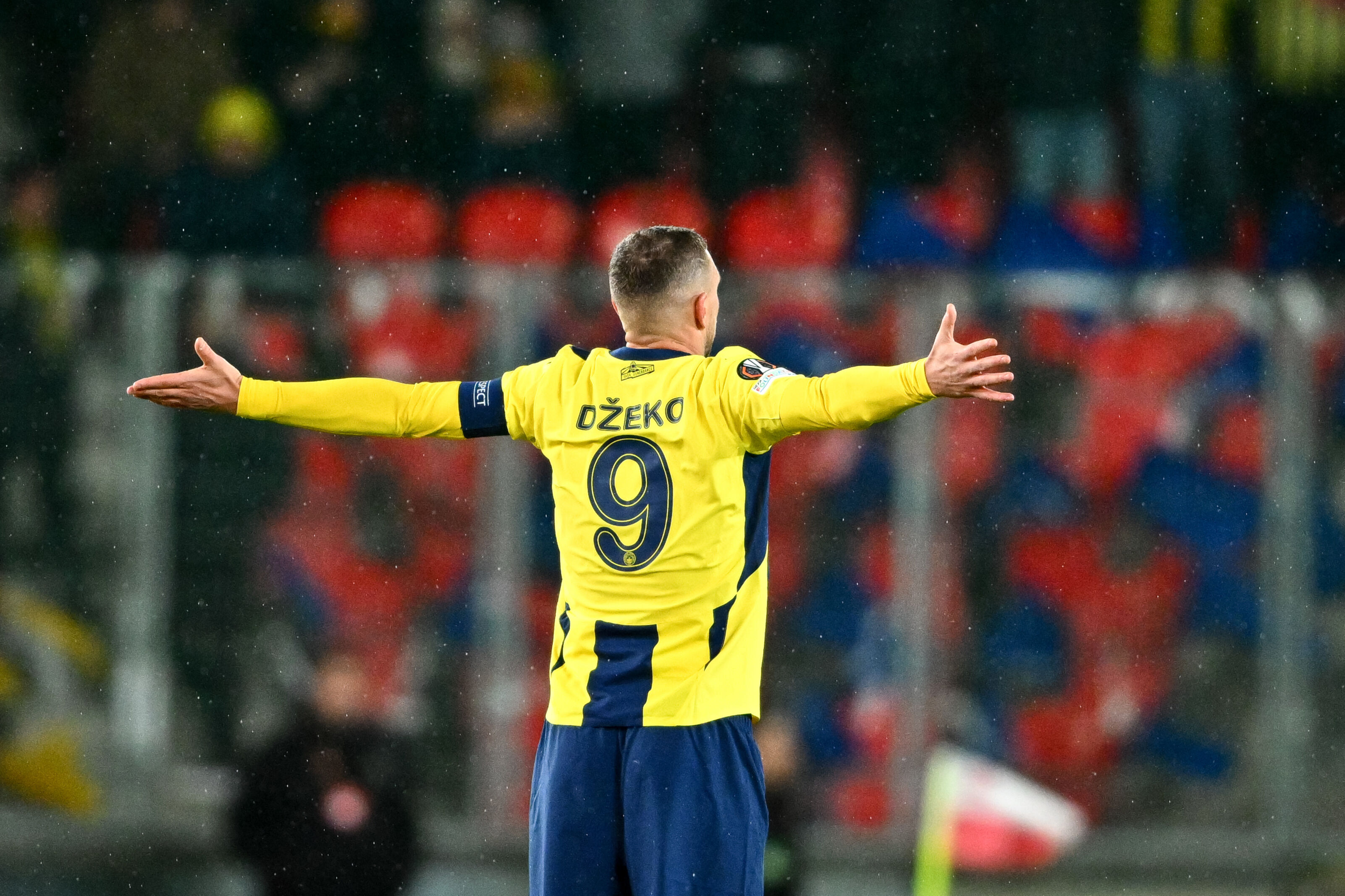Fenerbahçe Avrupa'da Zaferle Döndü! Son dakika golüyle kazanmasını bildi Slavia Prag - Fenerbahçe | Canlı Anlatım - 2. Resim