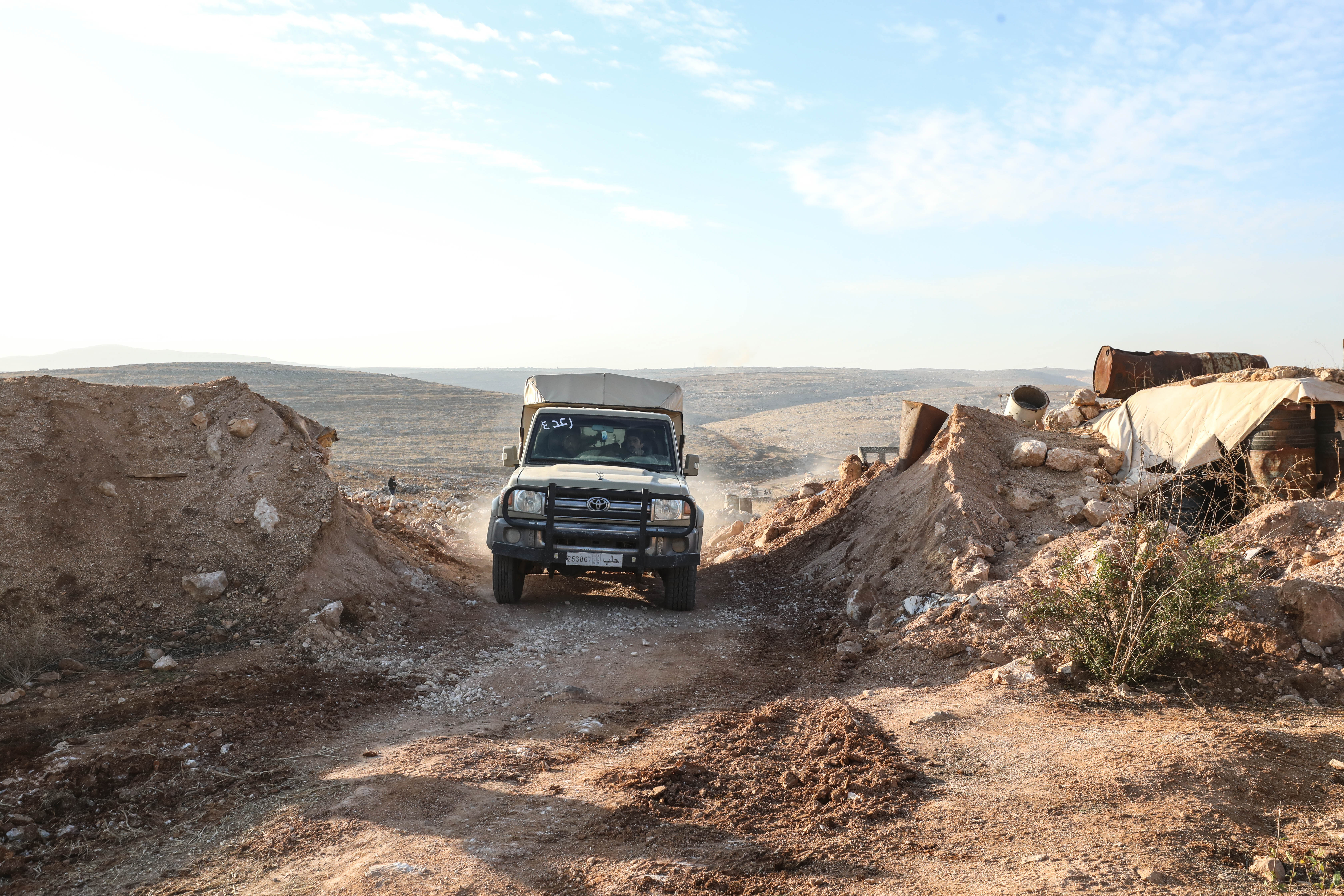 SMO harekete geçti! Terör örgütü PKK/YPG’ye karşı Tel Rıfat kırsalına takviye sürüyor - 1. Resim