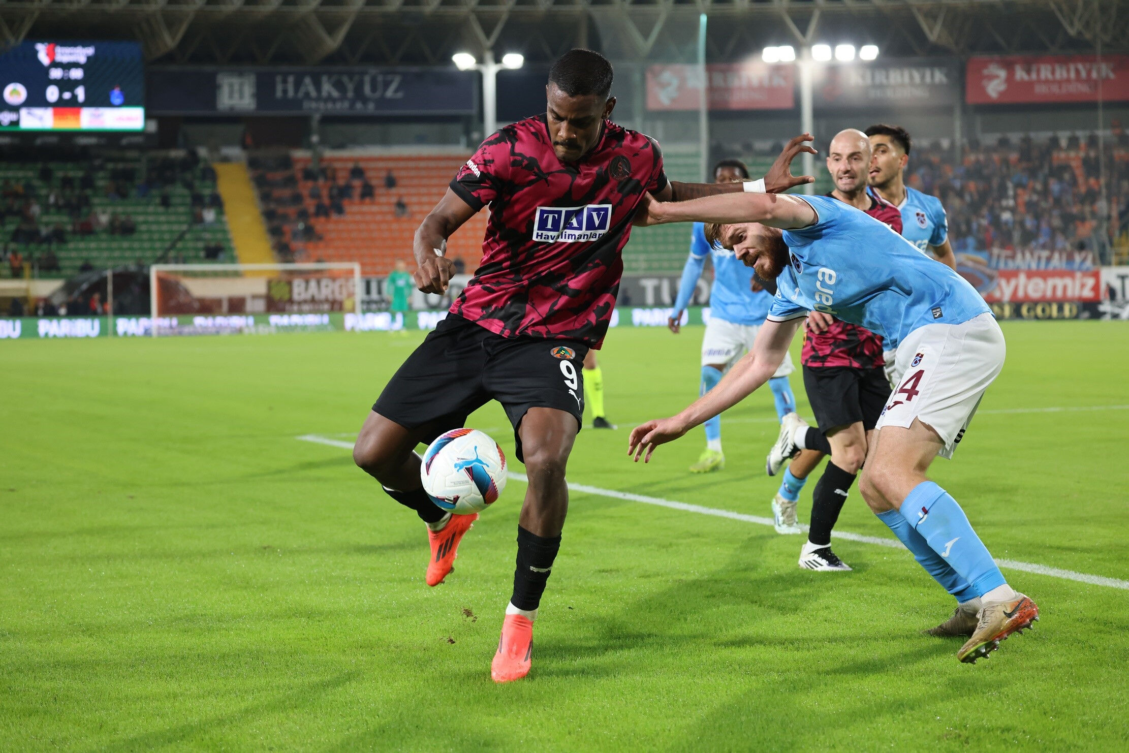 Bu kez galibiyete çok yakındı! Trabzonspor öne geçtiği maçta Alanyaspor'a yenildi - 1. Resim