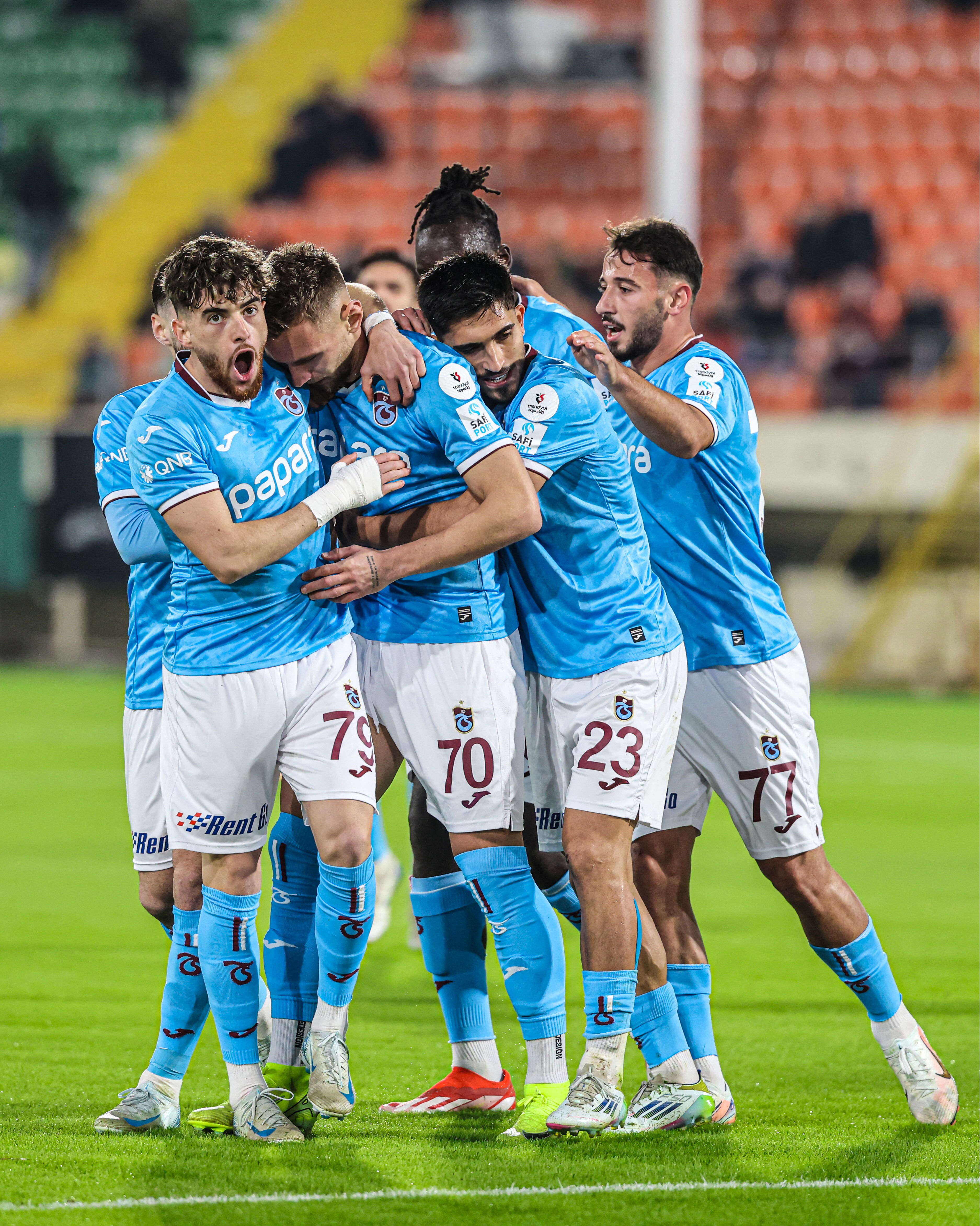 Bu kez galibiyete çok yakındı! Trabzonspor öne geçtiği maçta Alanyaspor'a yenildi - 2. Resim