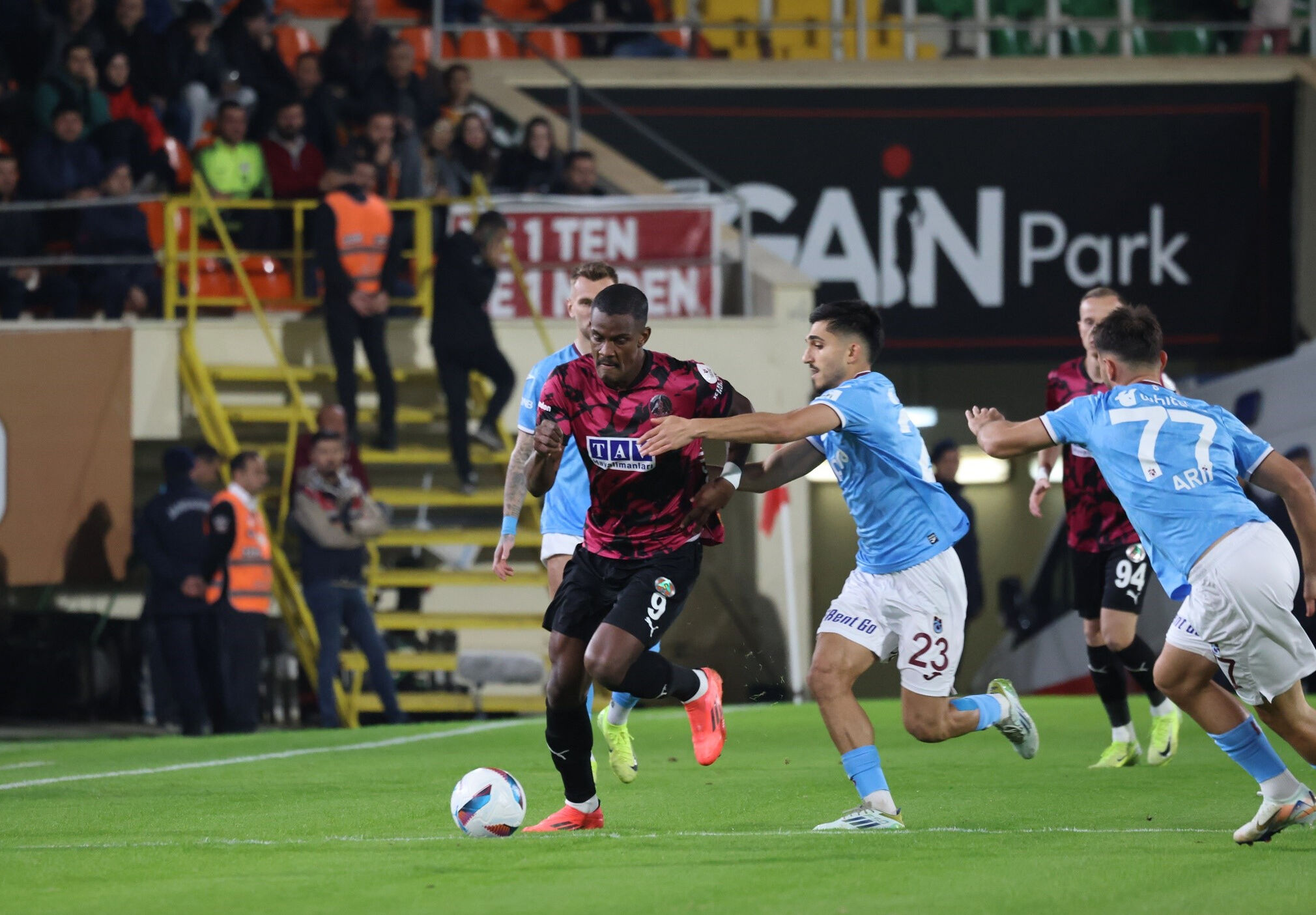 Bu kez galibiyete çok yakındı! Trabzonspor öne geçtiği maçta Alanyaspor'a yenildi - 4. Resim