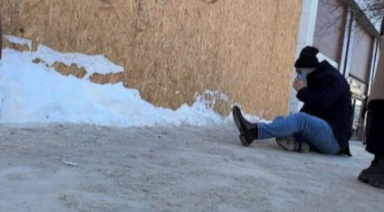 Erzurum'da yolla buz pistine döndü! Vatandaşlar ayakta durmakta zorlandı - 1. Resim