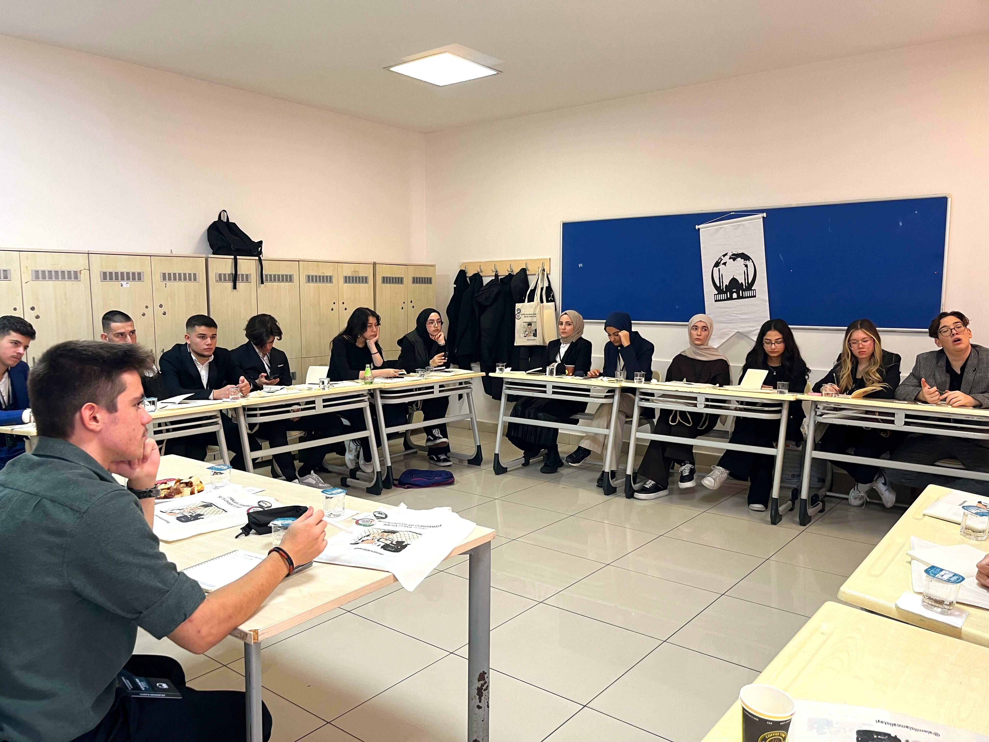 Gençler krizlere çözüm üretti! 23 lisenin öğrencileri Alem-i İslam Çalıştayı'nda buluştu - 1. Resim