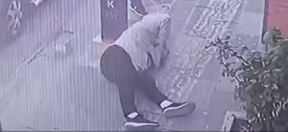 Pendik'te sokak ortasında infaz! Eşiyle kaçtığını iddia ederek mermi yağdırdı Pendik'te sokak ortasında infaz! Eşiyle kaçtığını iddia ederek mermi yağdırdı - 2. Resim