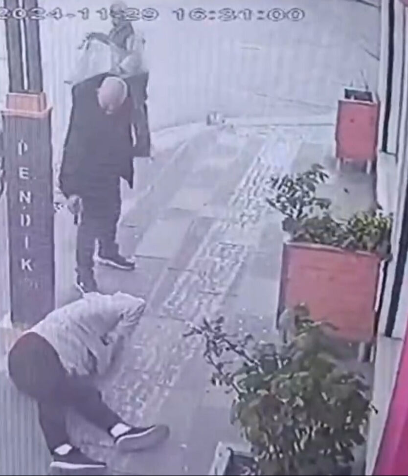 Pendik'te sokak ortasında infaz! Eşiyle kaçtığını iddia ederek mermi yağdırdı Pendik'te sokak ortasında infaz! Eşiyle kaçtığını iddia ederek mermi yağdırdı - 4. Resim