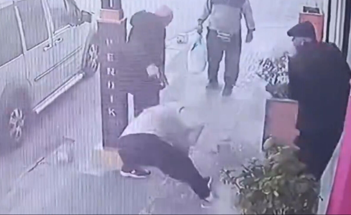 Pendik'te sokak ortasında infaz! Eşiyle kaçtığını iddia ederek mermi yağdırdı Pendik'te sokak ortasında infaz! Eşiyle kaçtığını iddia ederek mermi yağdırdı - 3. Resim