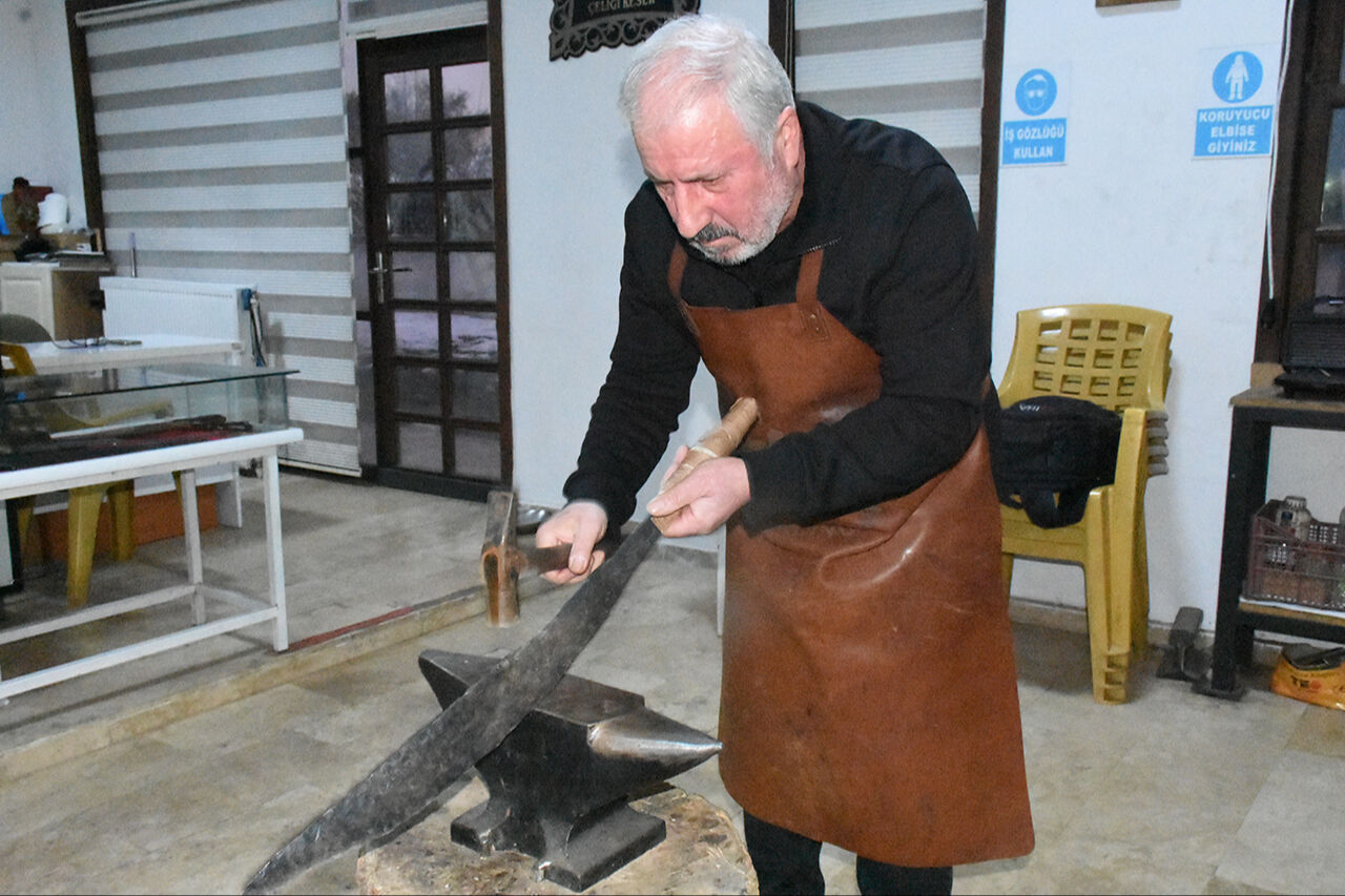 Şam çeliğinde sayılı isimler arasında! Yusuf Bayyiğit demirciliği nesillerdir sürdürüyor - 1. Resim