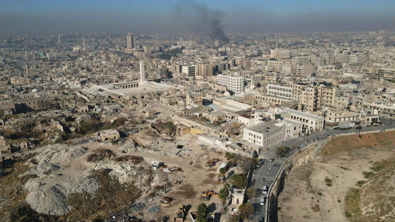 Suriye'de sıcak çatışma büyüyor! Muhalifler İdlib'in tamamını ele geçirdi, Rus jetleri Halep'i vurdu - 1. Resim