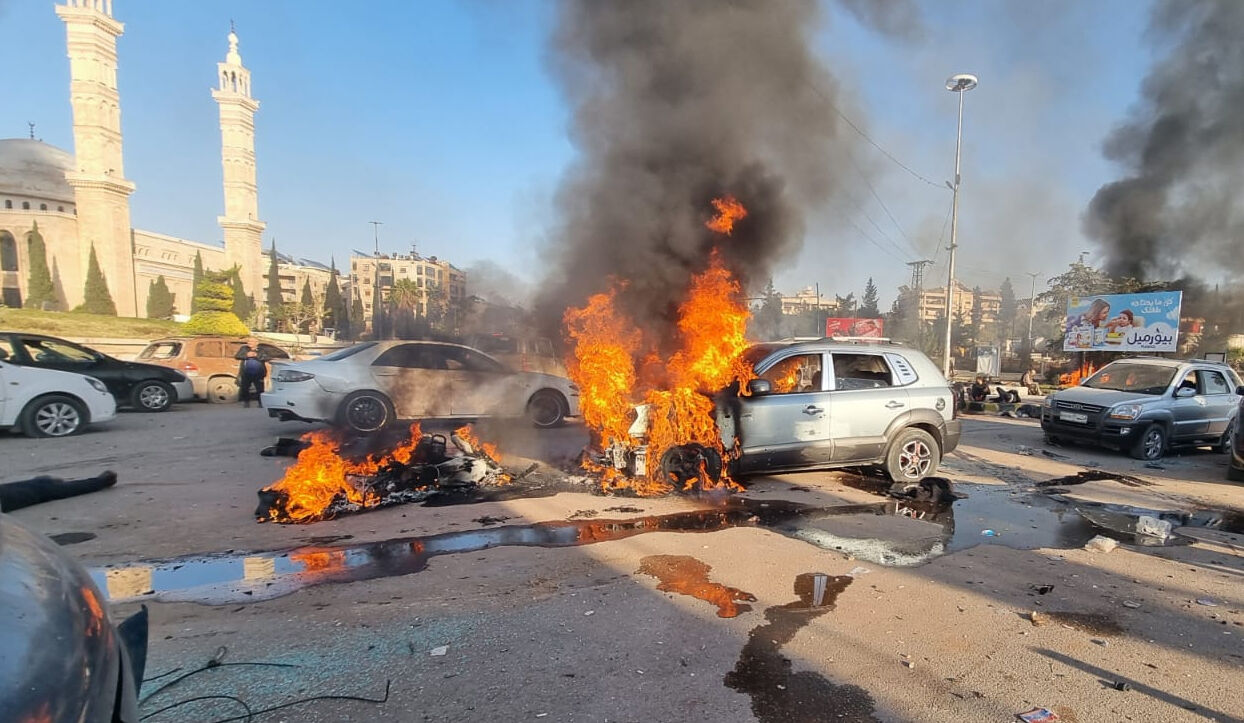 Suriye'de sıcak çatışma büyüyor! Muhalifler İdlib'in tamamını ele geçirdi, Rus jetleri Halep'i vurdu - 1. Resim