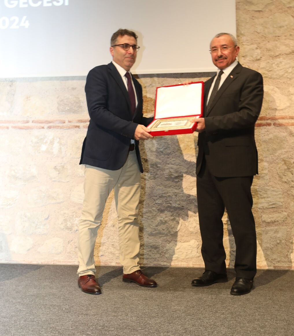 Türkiye Gazetesi Haber Müdürü Fatih Selek, "Alanında iz bırakan gazeteci" ödülüne layık görüldü - 1. Resim