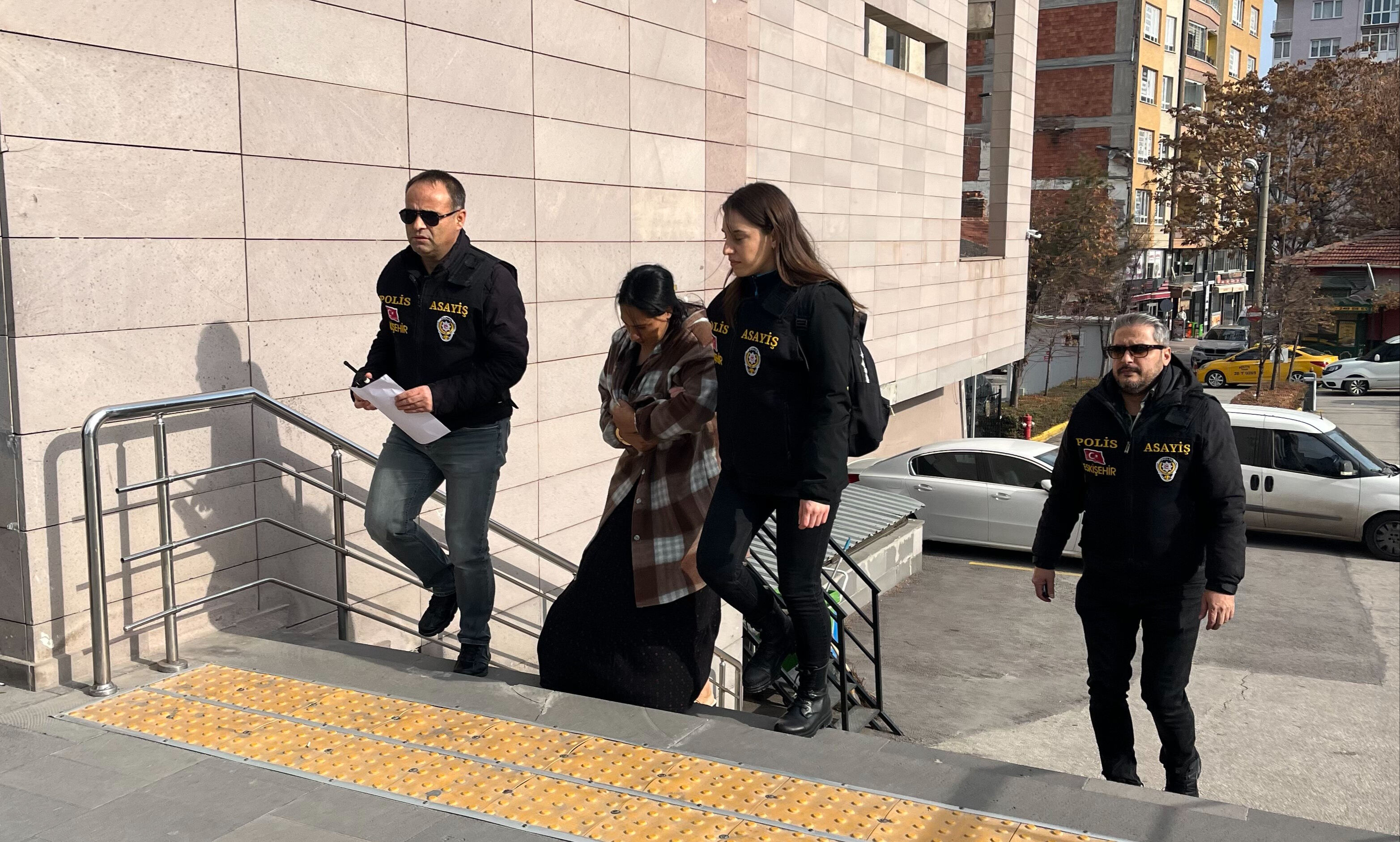 Cezaları hamile olduğu için ertelenmiş... Eskişehir'de 226 yıl kesinleşmiş cezası bulunan kadın yakalandı - 2. Resim