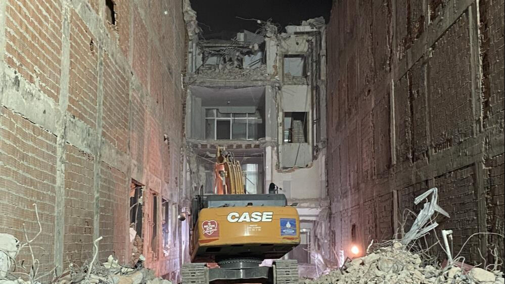 Güngören'de kentsel dönüşüm yapılan bina çöktü! Enkaz altındaki işçi 40 saattir aranıyor - 2. Resim