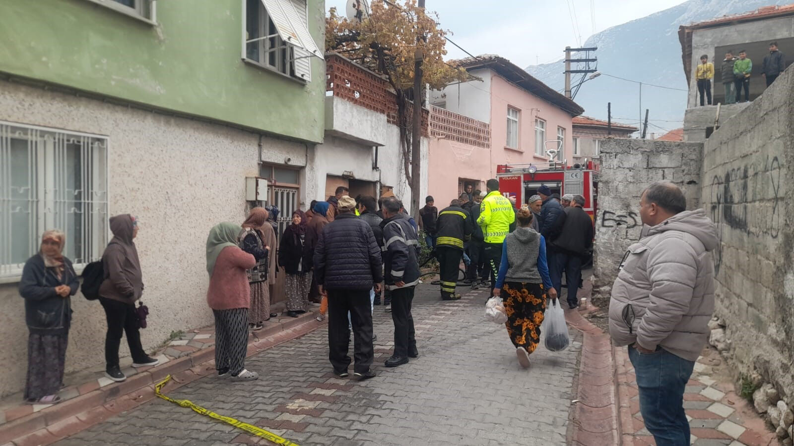 Manisa'da ev yangını! Bir kişi hayatını kaybetti - 2. Resim