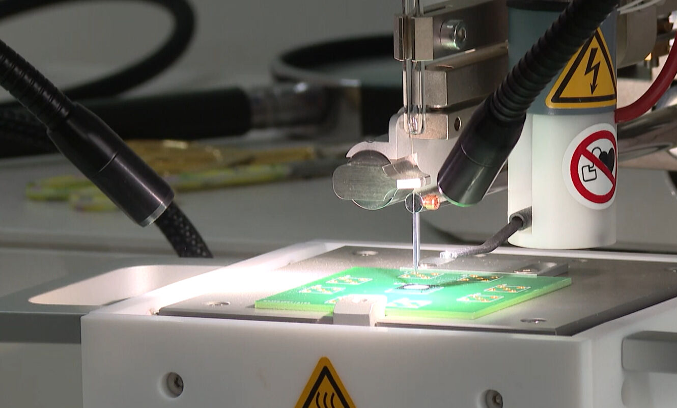 ODTÜ'de üretilen aygıt, cep telefonlarının şarj süresini bir yıla çıkarmayı hedefliyor ODTÜ'de üretilen aygıt, cep telefonlarının şarj süresini bir yıla çıkarmayı hedefliyor - 1. Resim