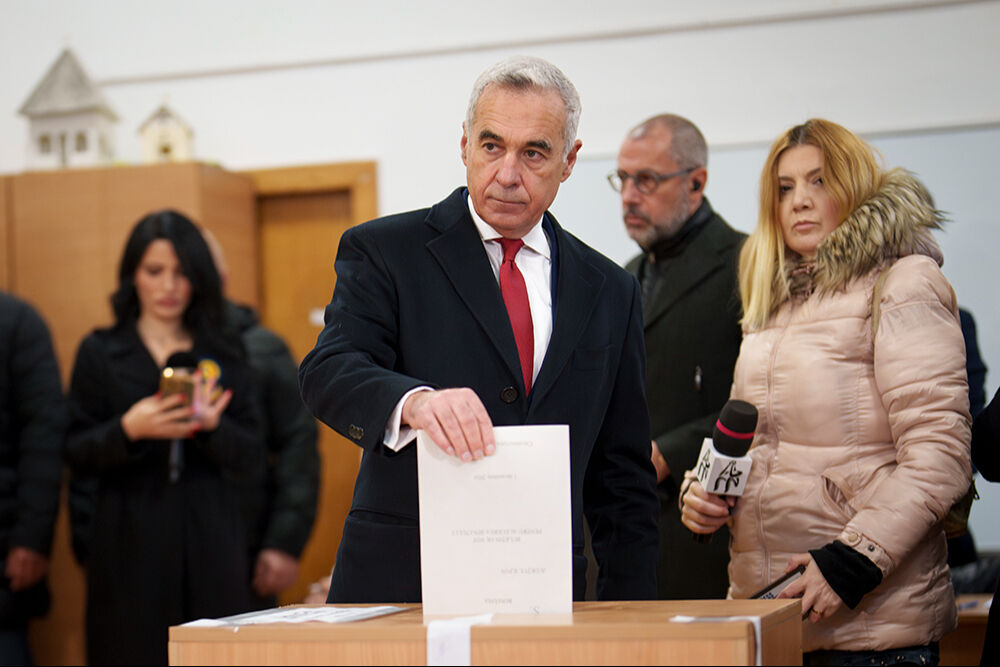 Romanya'da halk sandık başına gitti - 1. Resim