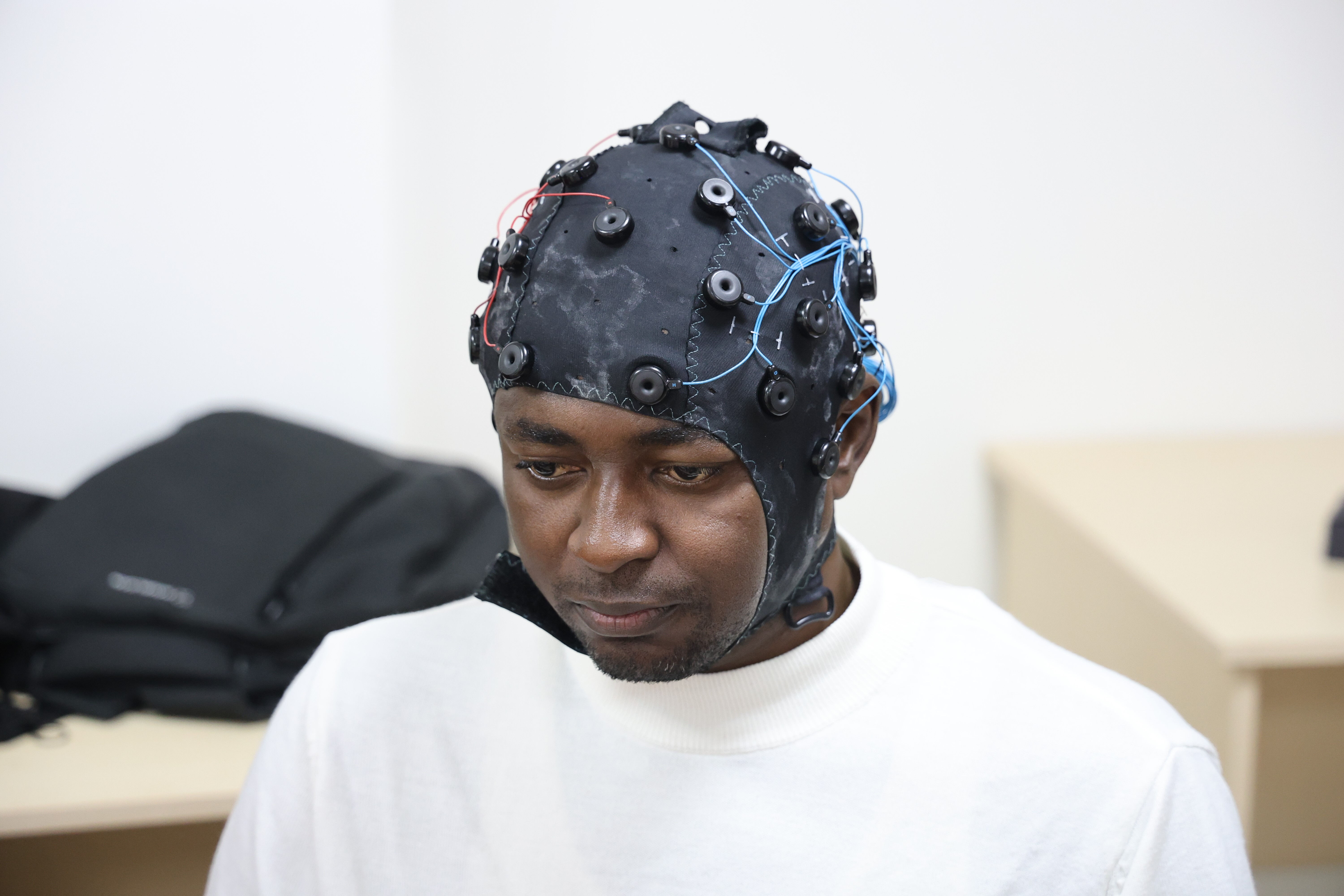 Türkiye'de bir ilk! Felçliler için beyin okuyan model geliştirildi - 2. Resim