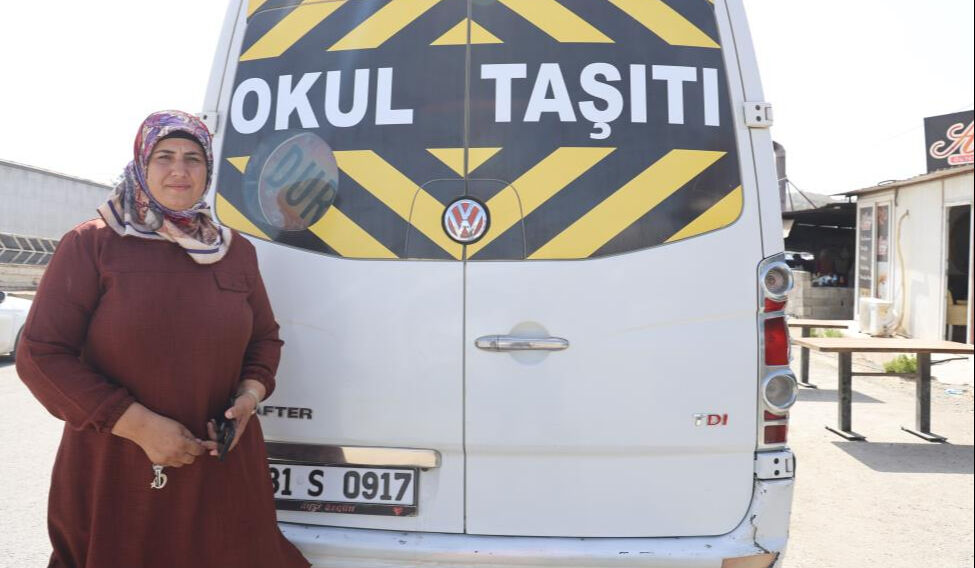 14 yıldır öğrenci servisi çeken Ayşe Özgün herkesi şaşkına çeviriyor - 4. Resim