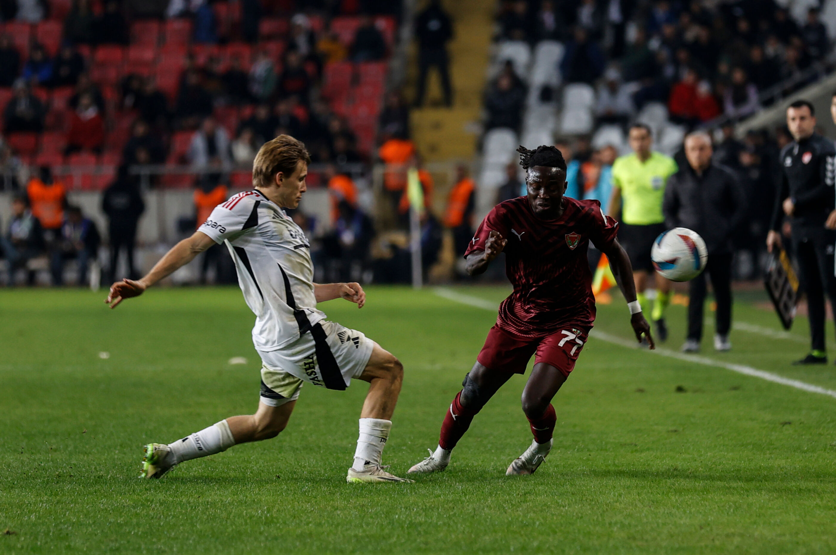 Beşiktaş'ın galibiyet hasreti 5'e çıktı! Siyah-beyazlılar Hatayspor ile berabere kaldı - 1. Resim