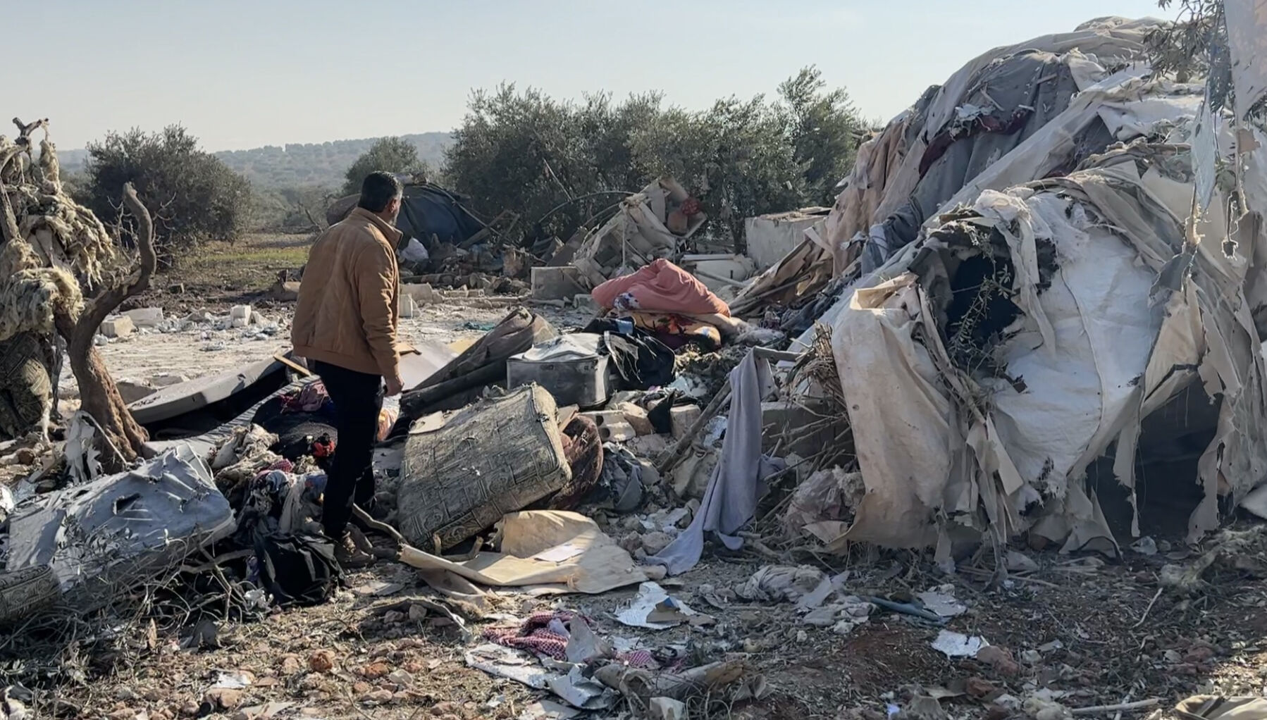 Dakika dakika Suriye'de yaşananlar... Esad İdlib'i vurdu, muhalifler meydan okudu Dakika dakika Suriye'de yaşananlar... Esad İdlib'i vurdu, muhalifler meydan okudu - 1. Resim