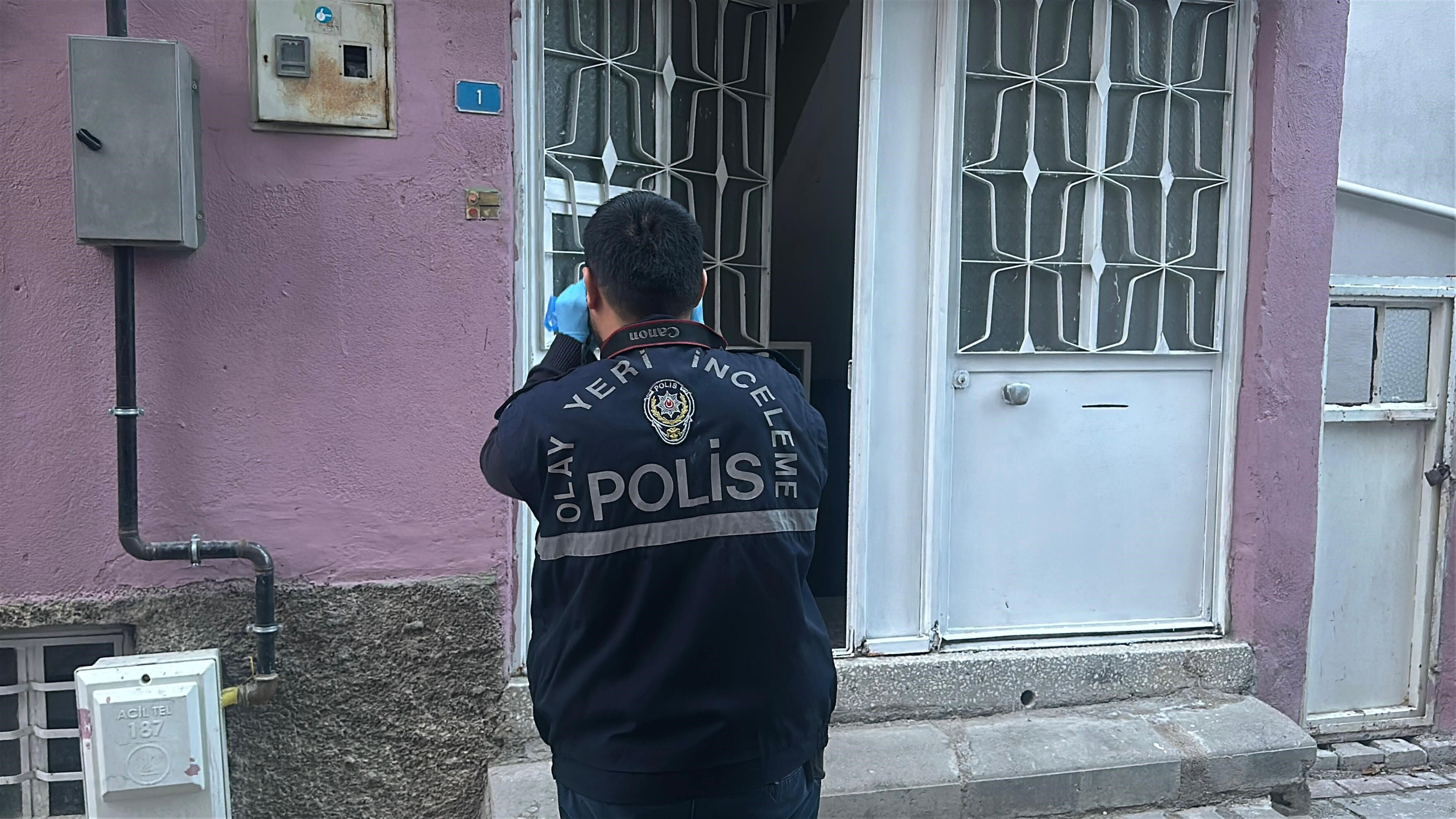 Genç kadın tartıştığı kocasına bıçakla saldırdı Genç kadın tartıştığı kocasına bıçakla saldırdı - 1. Resim