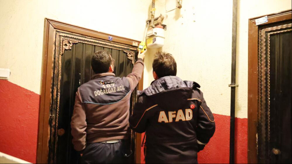 Komşuları 'kayıp' dedi! Adrese giden polis trip yedi: Yatmak da mı sorun ya? - 3. Resim