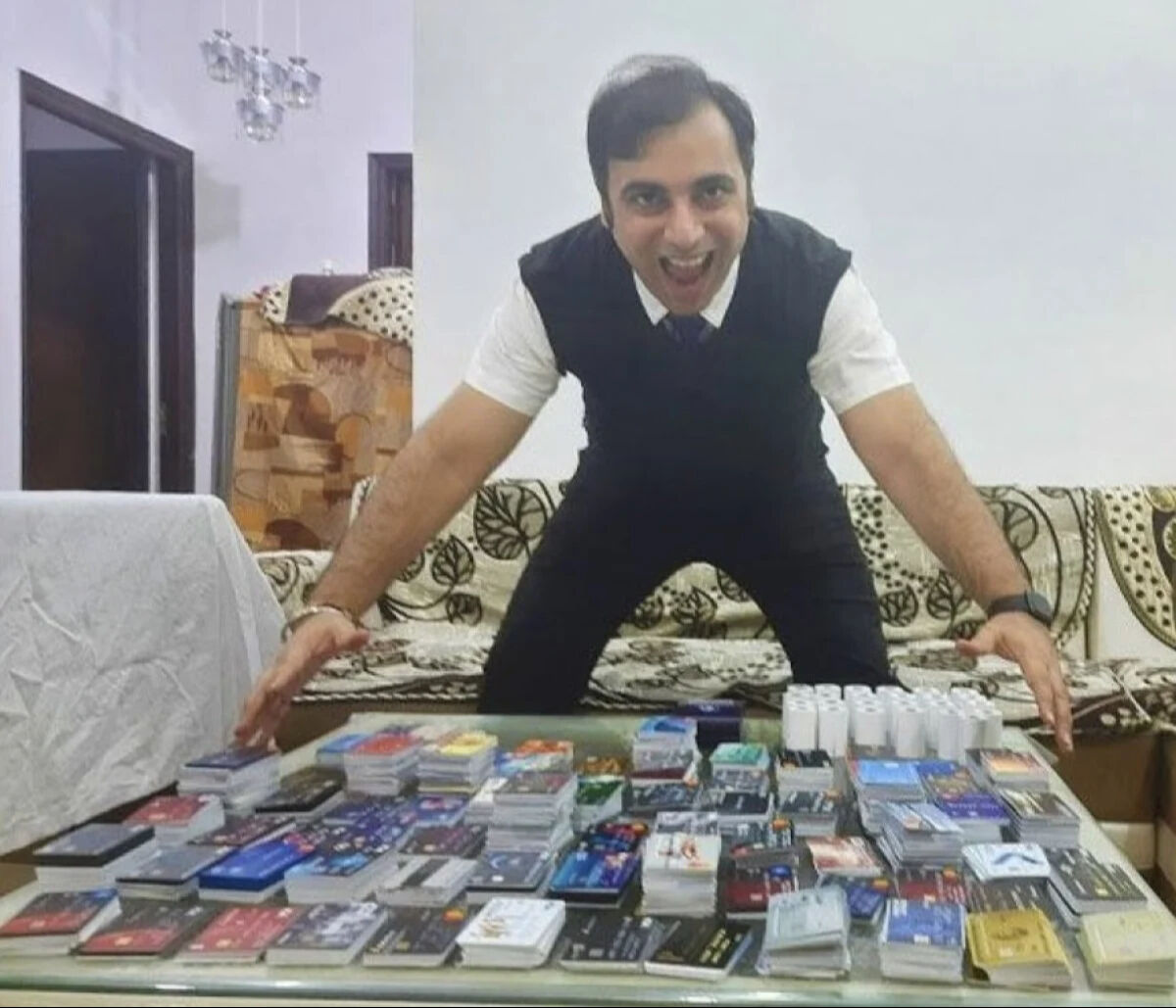 Kullandığı kart sayısıyla adını Guinnes Rekorlar Kitabı’na yazdırdı - 2. Resim