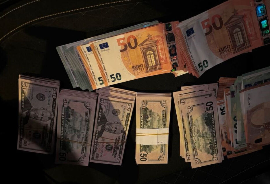 Sahte döviz skandalının ardından yeni gelişme! İstanbul'daki otelde binlerce sahte dolar ve euro bulundu - 2. Resim