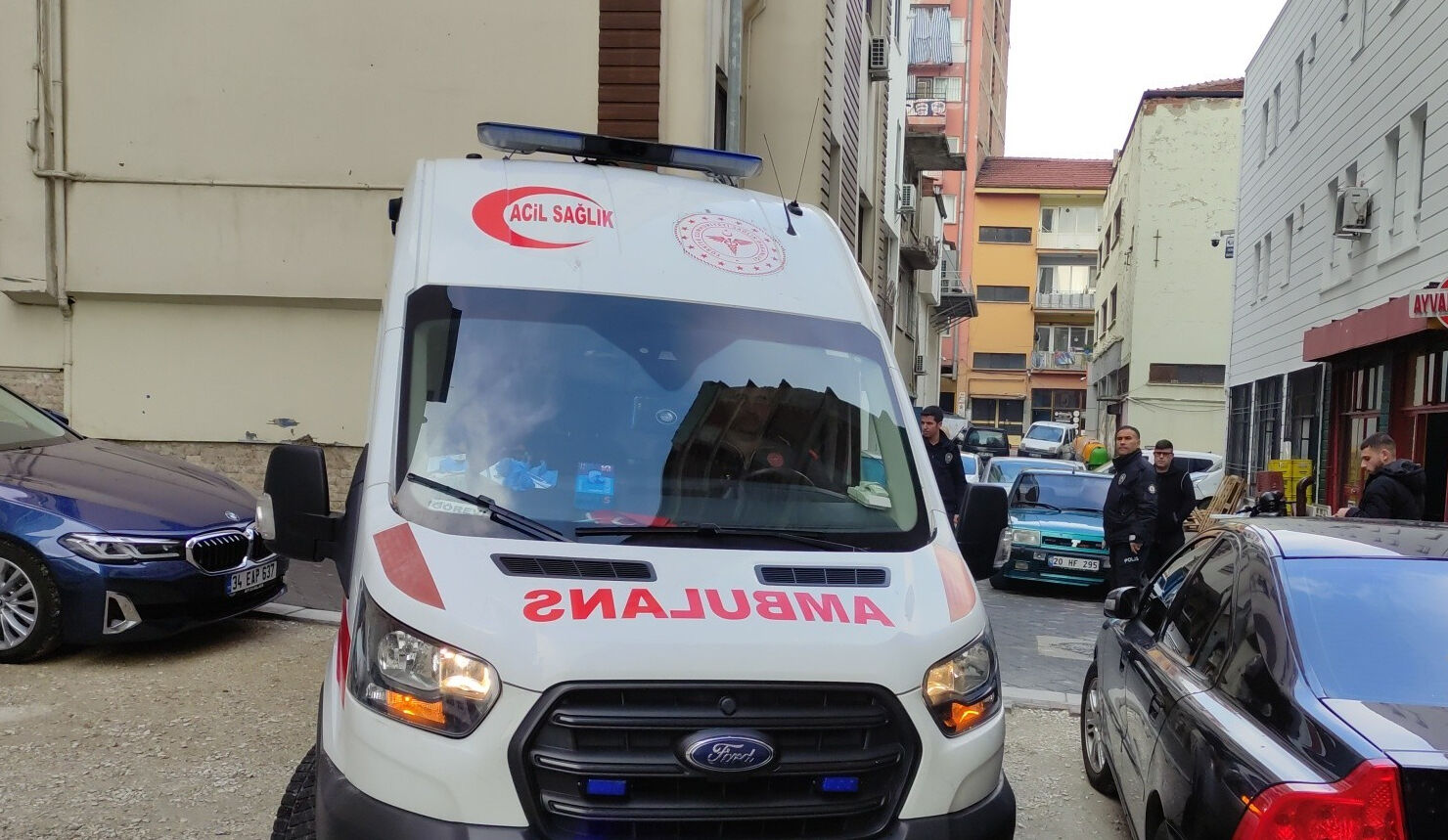 Tartıştığı erkek arkadaşını bıçakla yaraladı! Kanlar içinde yardım istedi Tartıştığı erkek arkadaşını bıçakla yaraladı! Kanlar içinde yardım istedi - 1. Resim