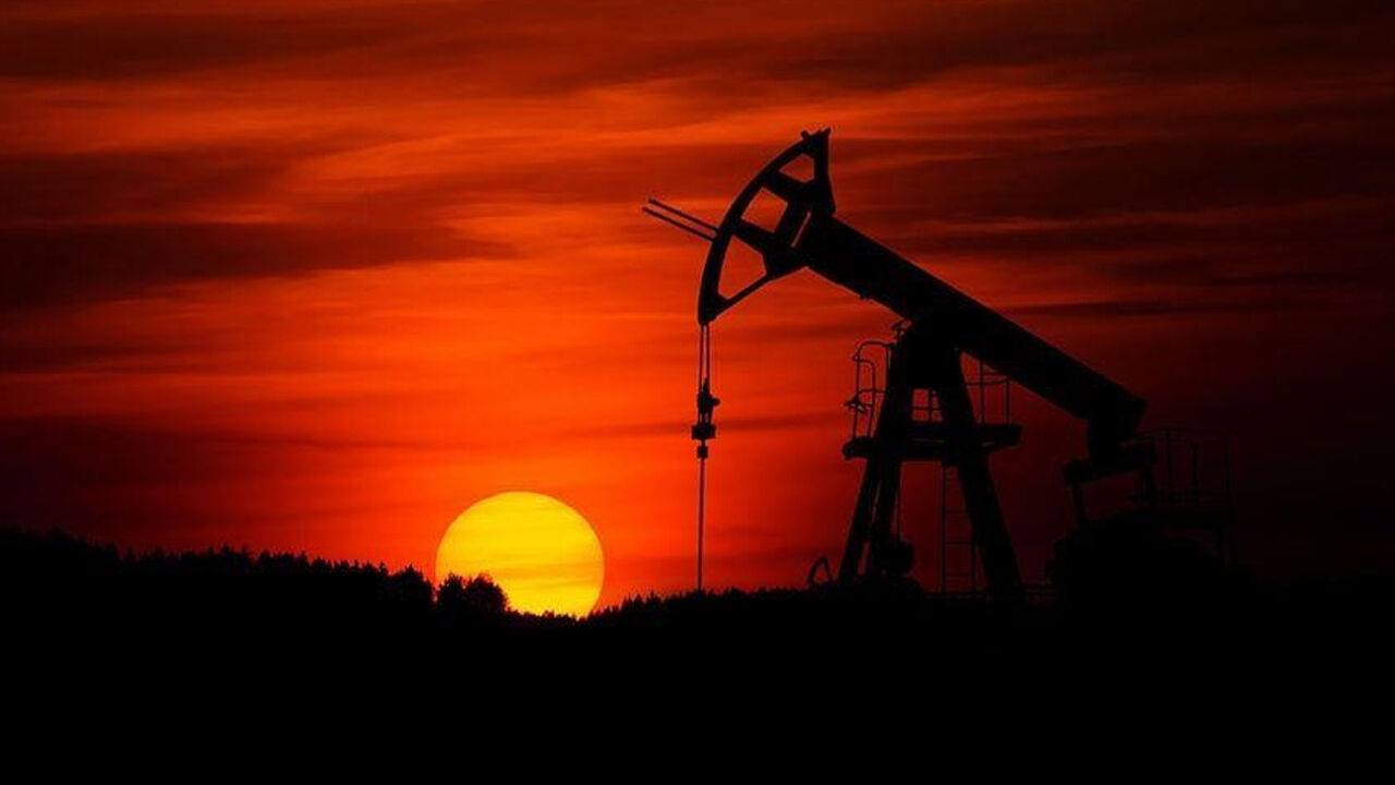 Ülke ekonomisine 'çalıntı petrol' darbesi! Nijerya'da 1,2 milyon litresine el konuldu Ülke ekonomisine 'çalıntı petrol' darbesi! Nijerya'da 1,2 milyon litresine el konuldu - 1. Resim